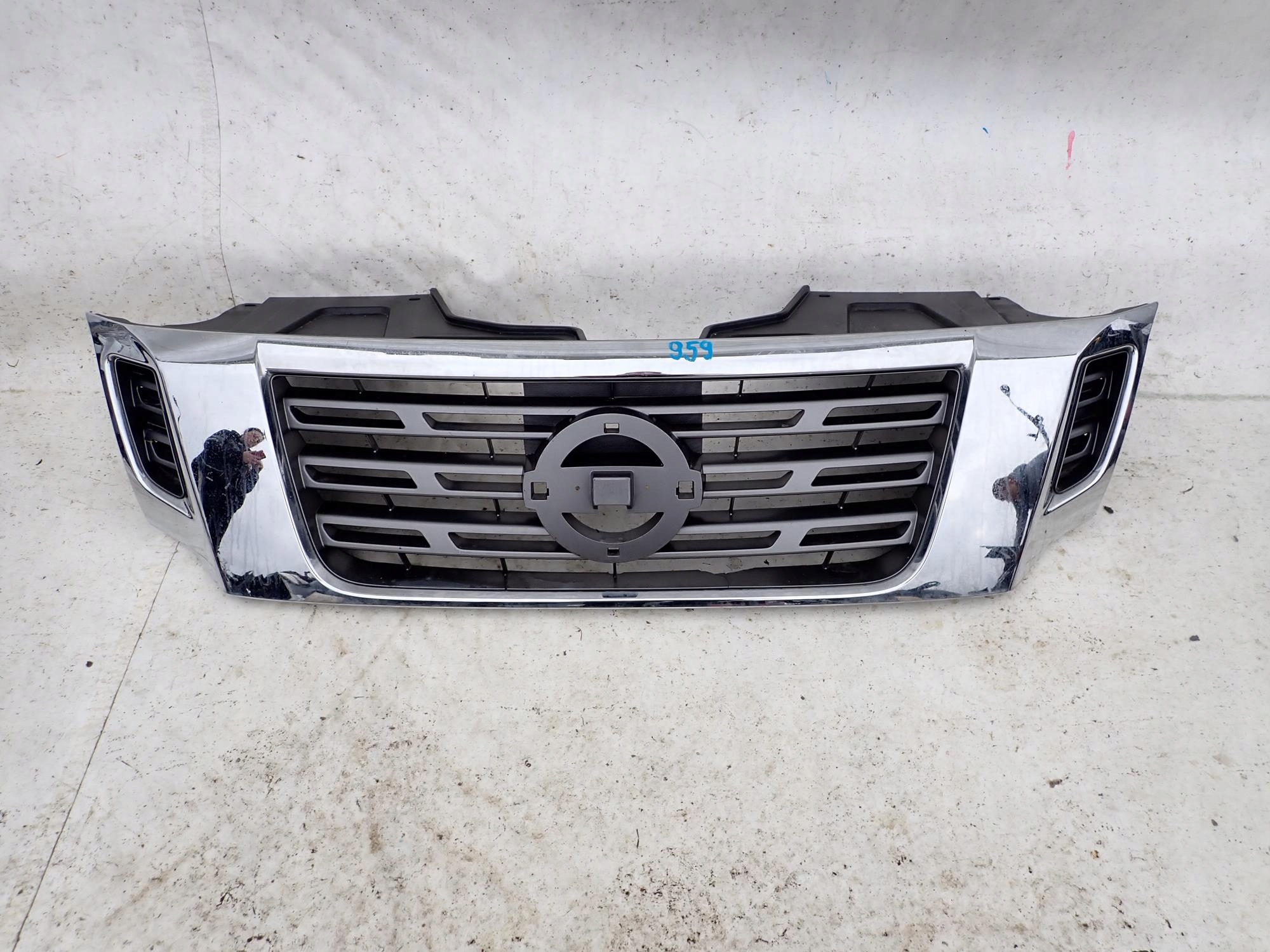 NISSAN NAVARA IV 4 14-20 Grill Grill