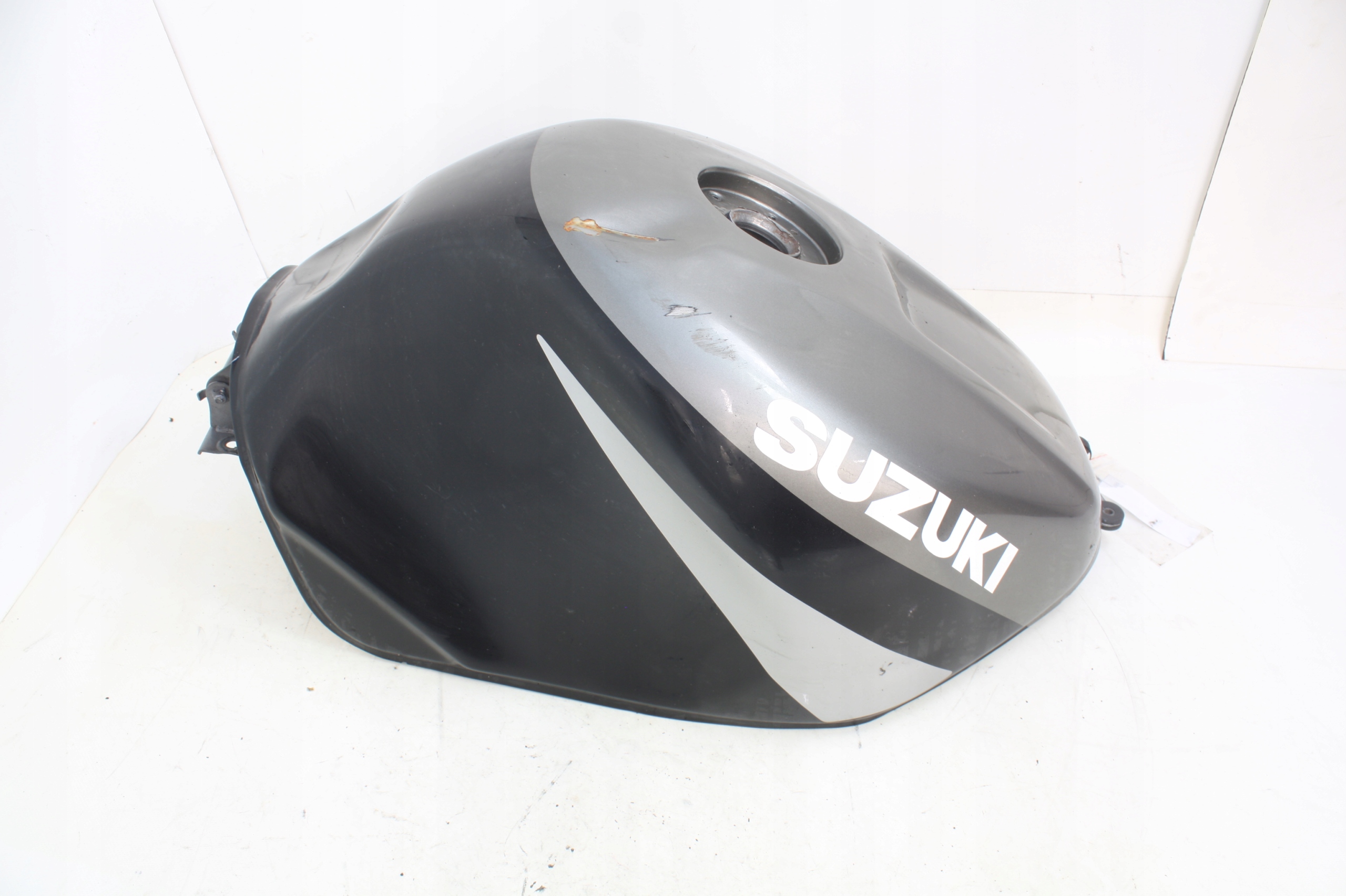 938-048 - Паливний бак бак Suzuki GSXR 1000 K1 K2