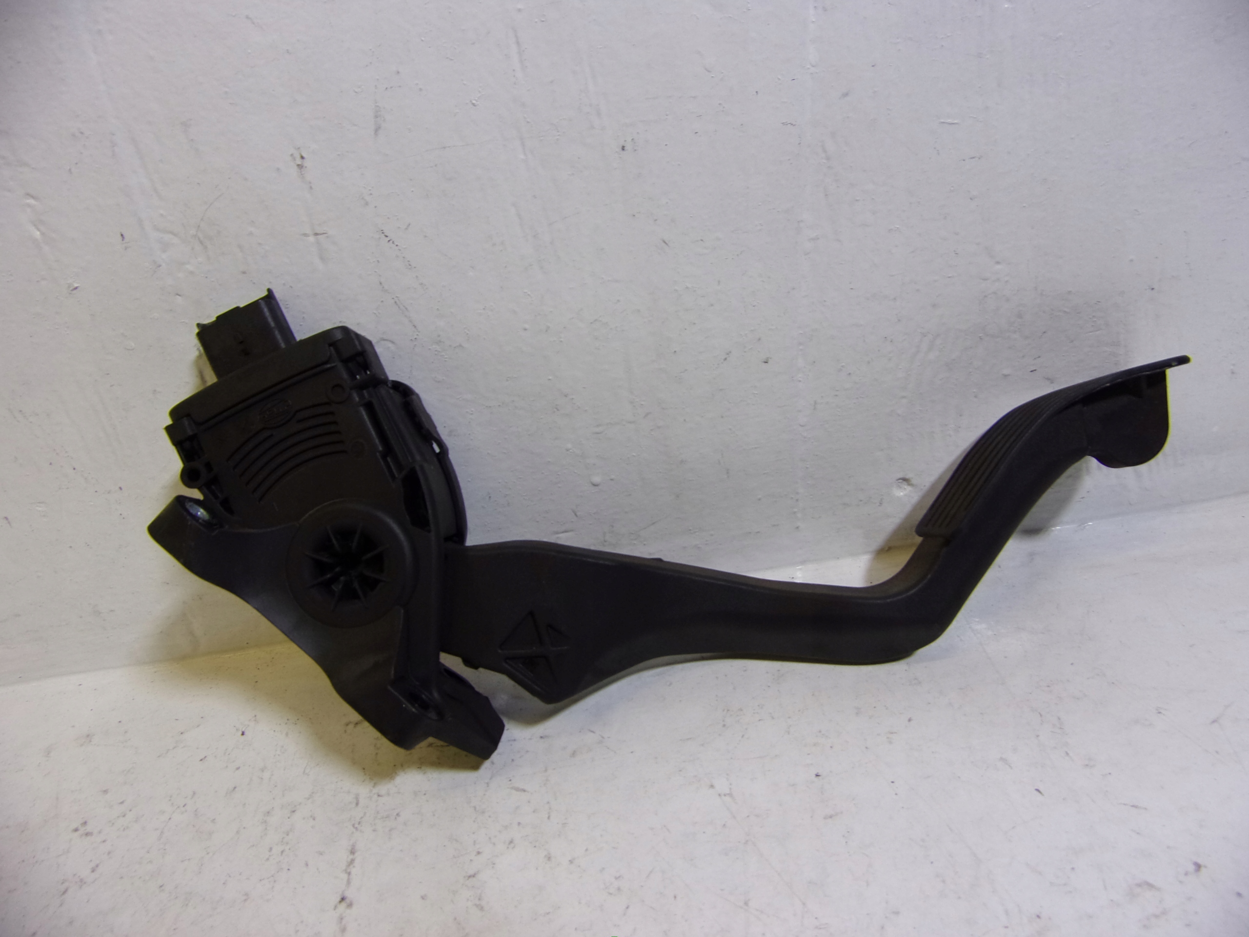accelerator pedal PEUGEOT 207 1.6 B 9680756880