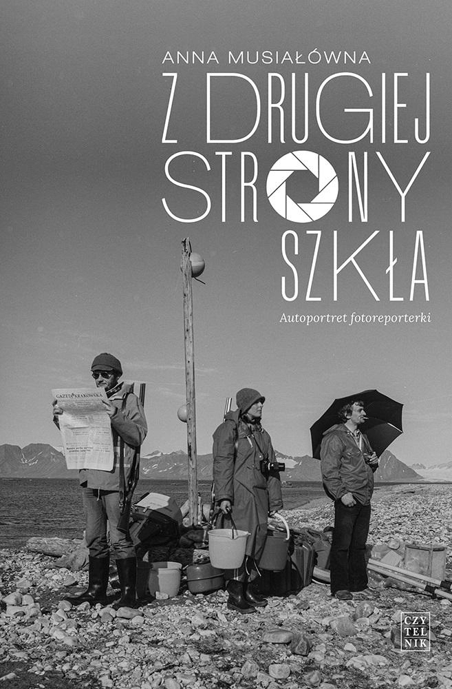 

Z Drugiej Strony Szkła. Autoportret Fotoreporter..