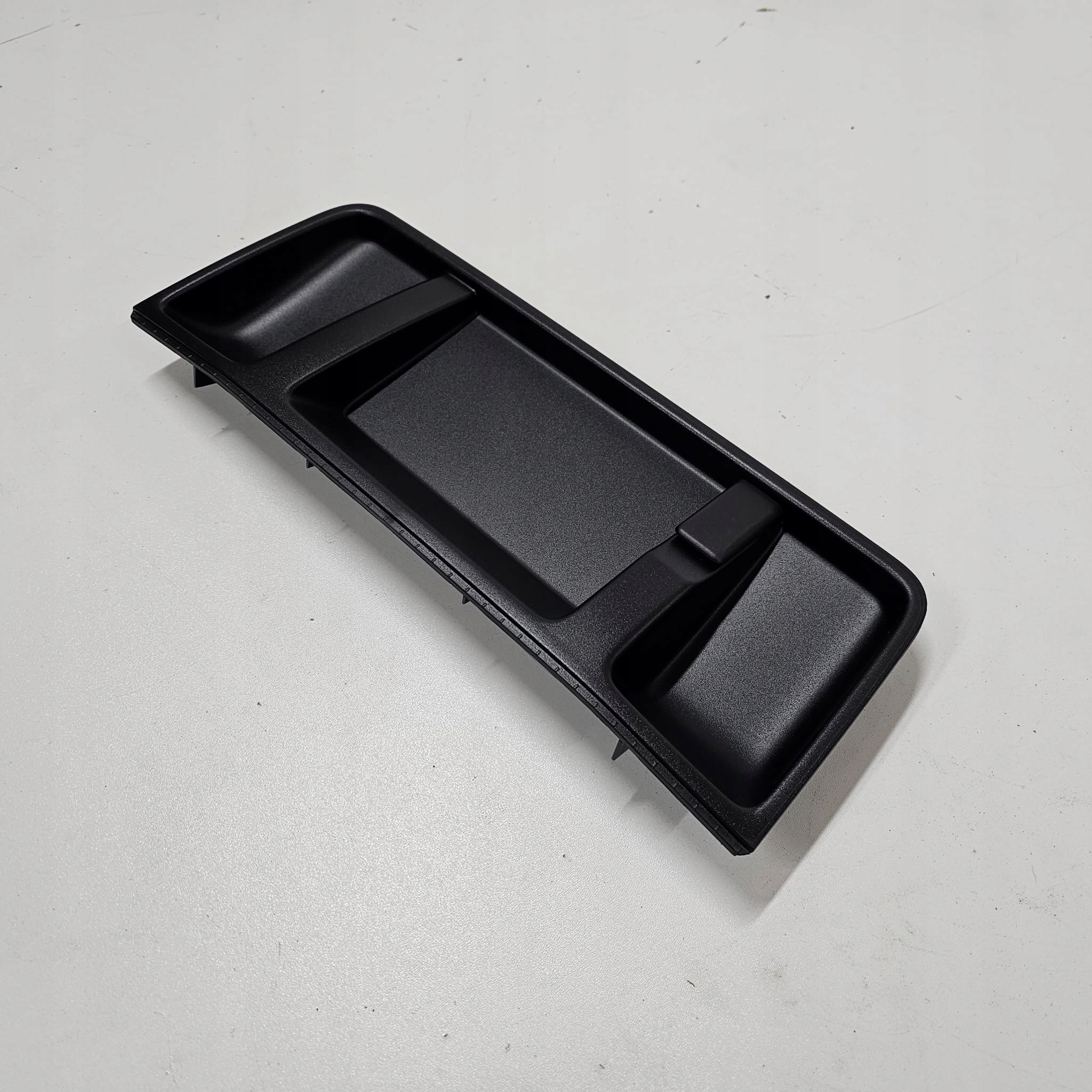 VW T5 LIFT półka schowek konsoli 7E0857922 Producent części Volkswagen OE