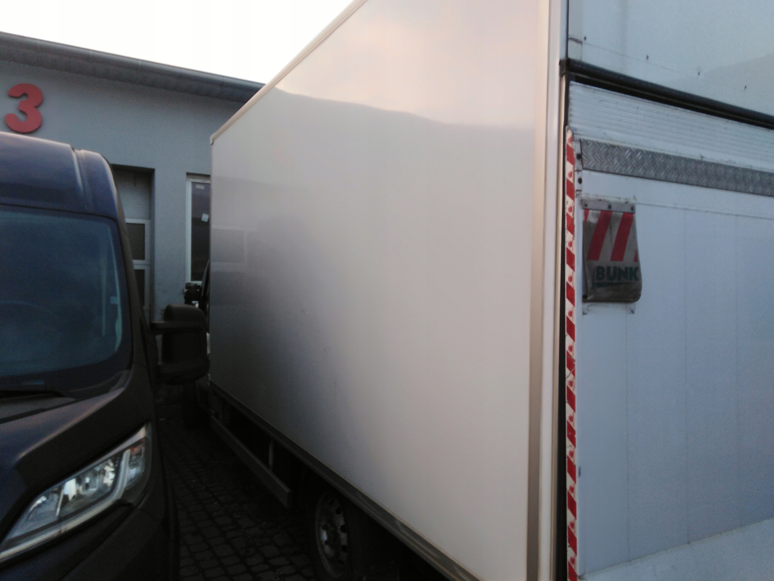 KONTENER ZABUDOWA MAGAZYN KAŻDY RODZAJ BUSA 413X218X228 Typ samochodu 4x4/SUV Autobusy Niezdefiniowany Samochody ciężarowe Samochody dostawcze Samochody kempingowe Samochody osobowe