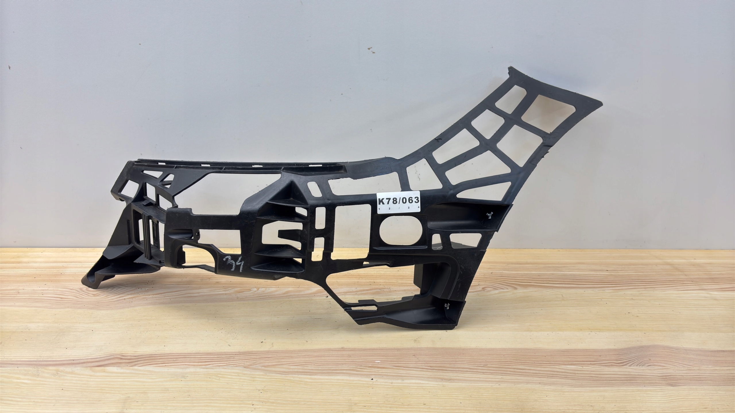 MERCEDES E-KLASA W212 left bumper bracket front holder K78/063