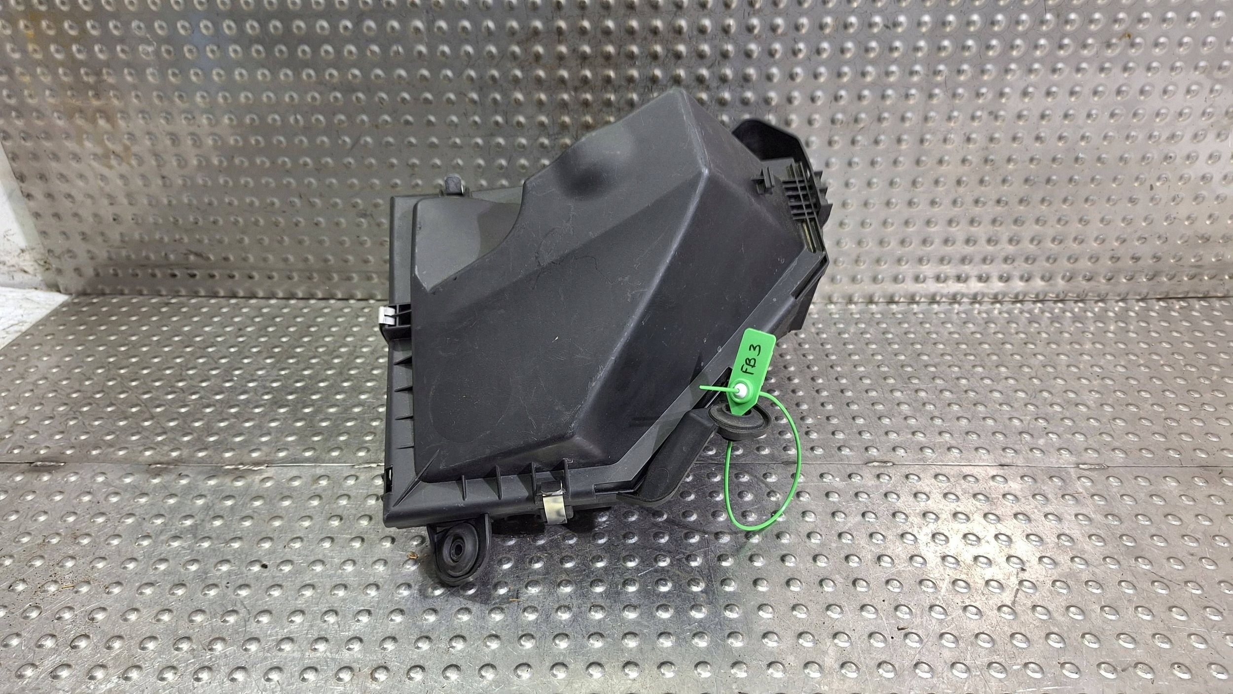 Gehäuse filter luft 7797460 BMW E81 E87 N47 OE