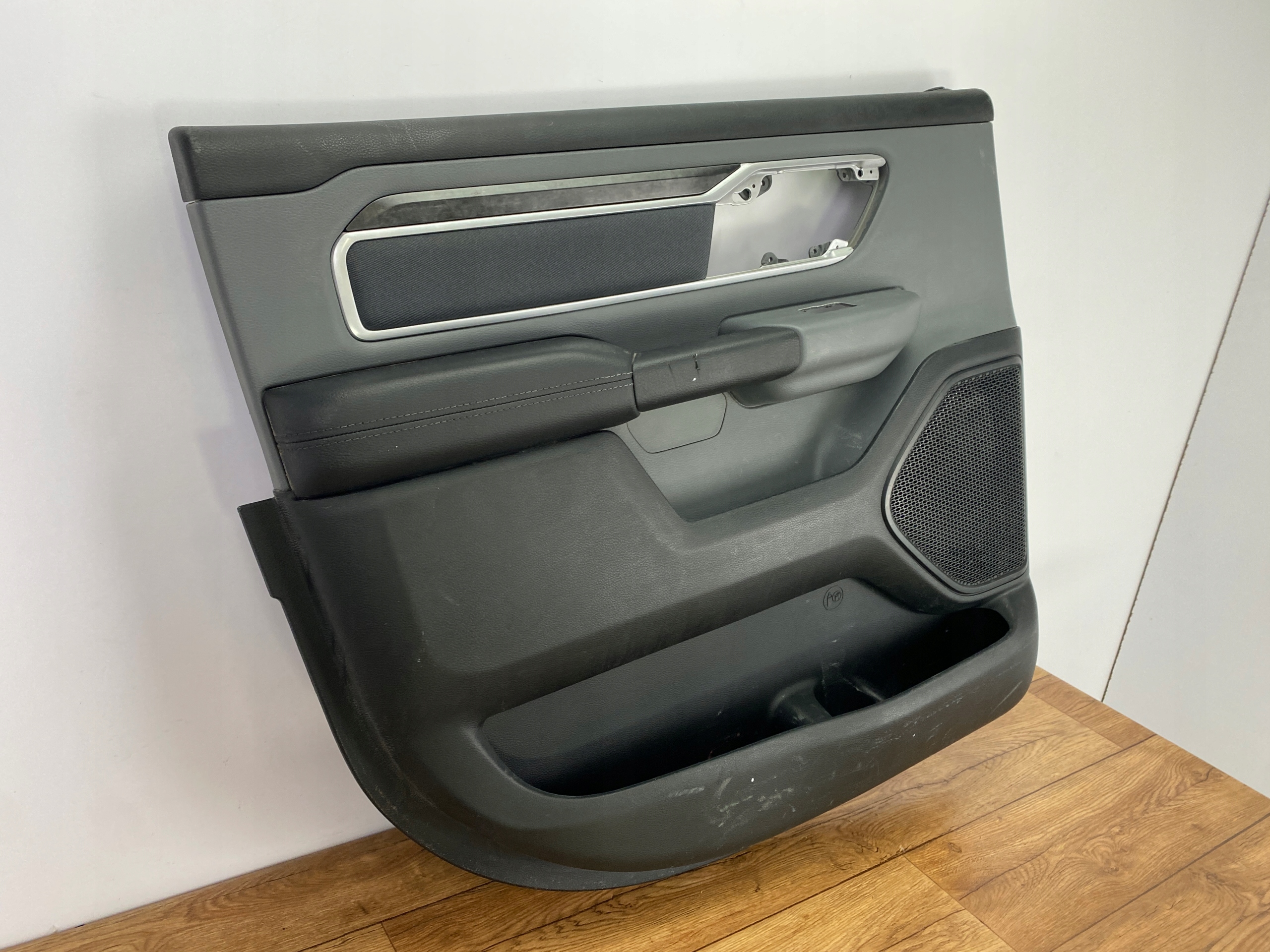 side door left rear part Crew Cab Ram 1500 2019+ USA