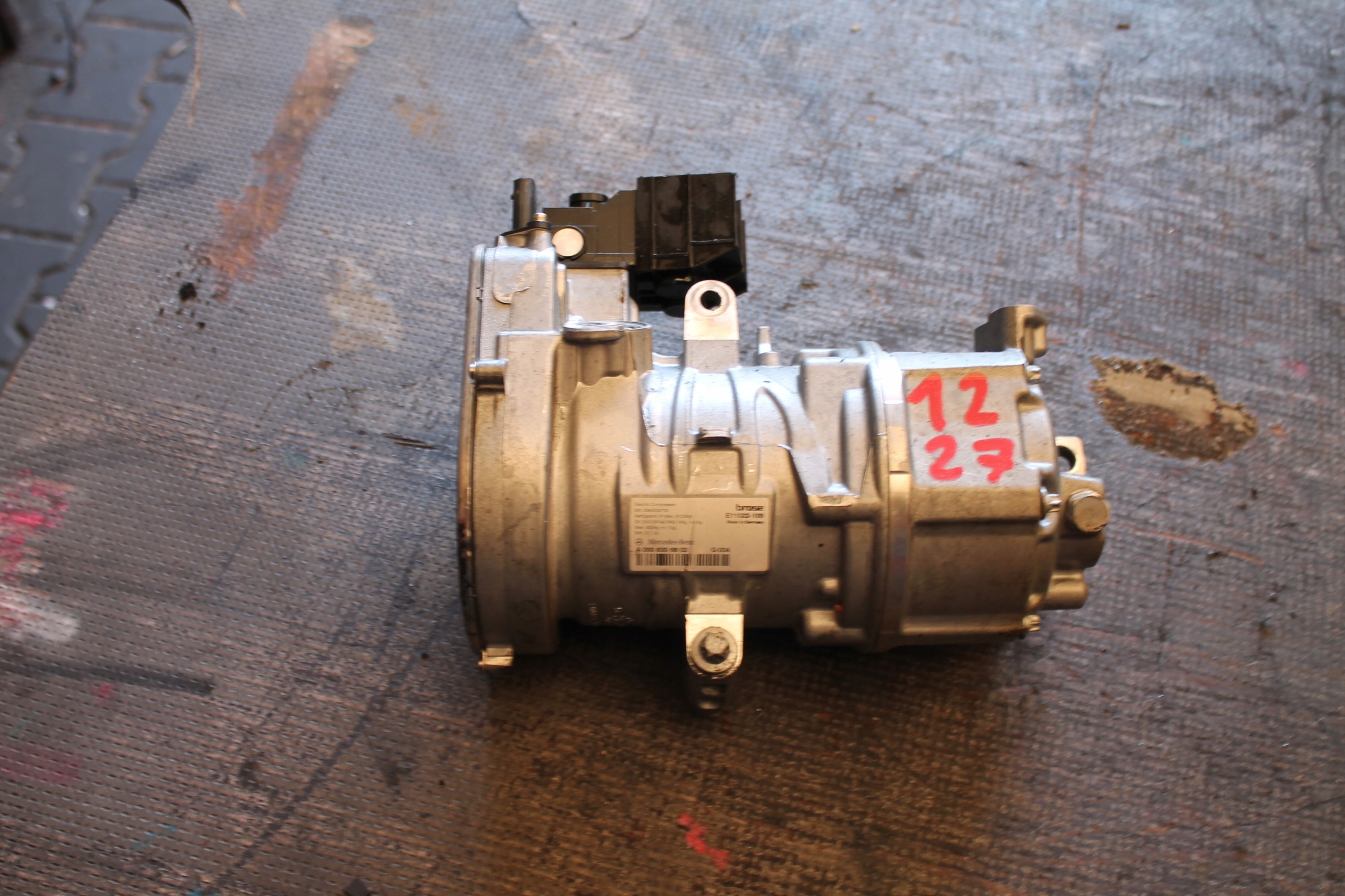 1227. Klimakompressor klimaanlage MERCEDES A0008306802