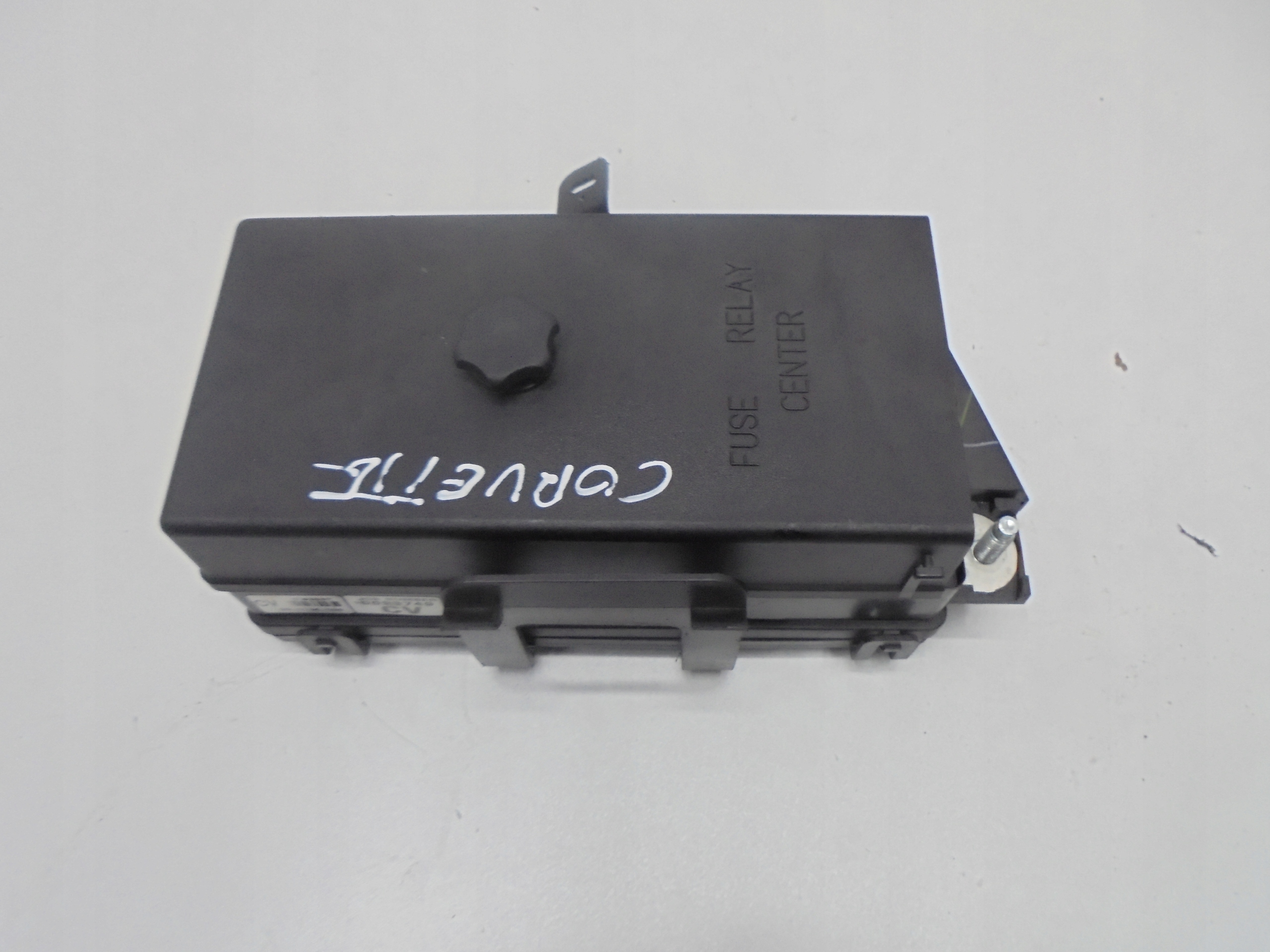 CHEVROLET CORVETTE C5 SKRZYNKA BEZPIECZNIKÓW 97-04