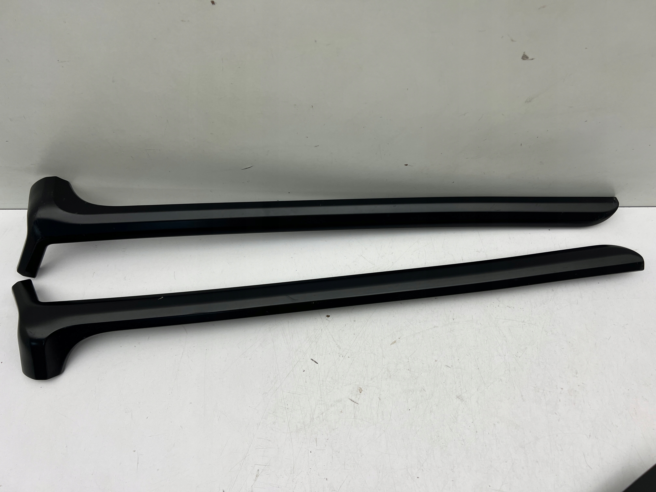 MERCEDES G-KLASA W463 LISTWA SZYBY CZOŁOWEJ LEWA PRAWA ORYGINAŁ