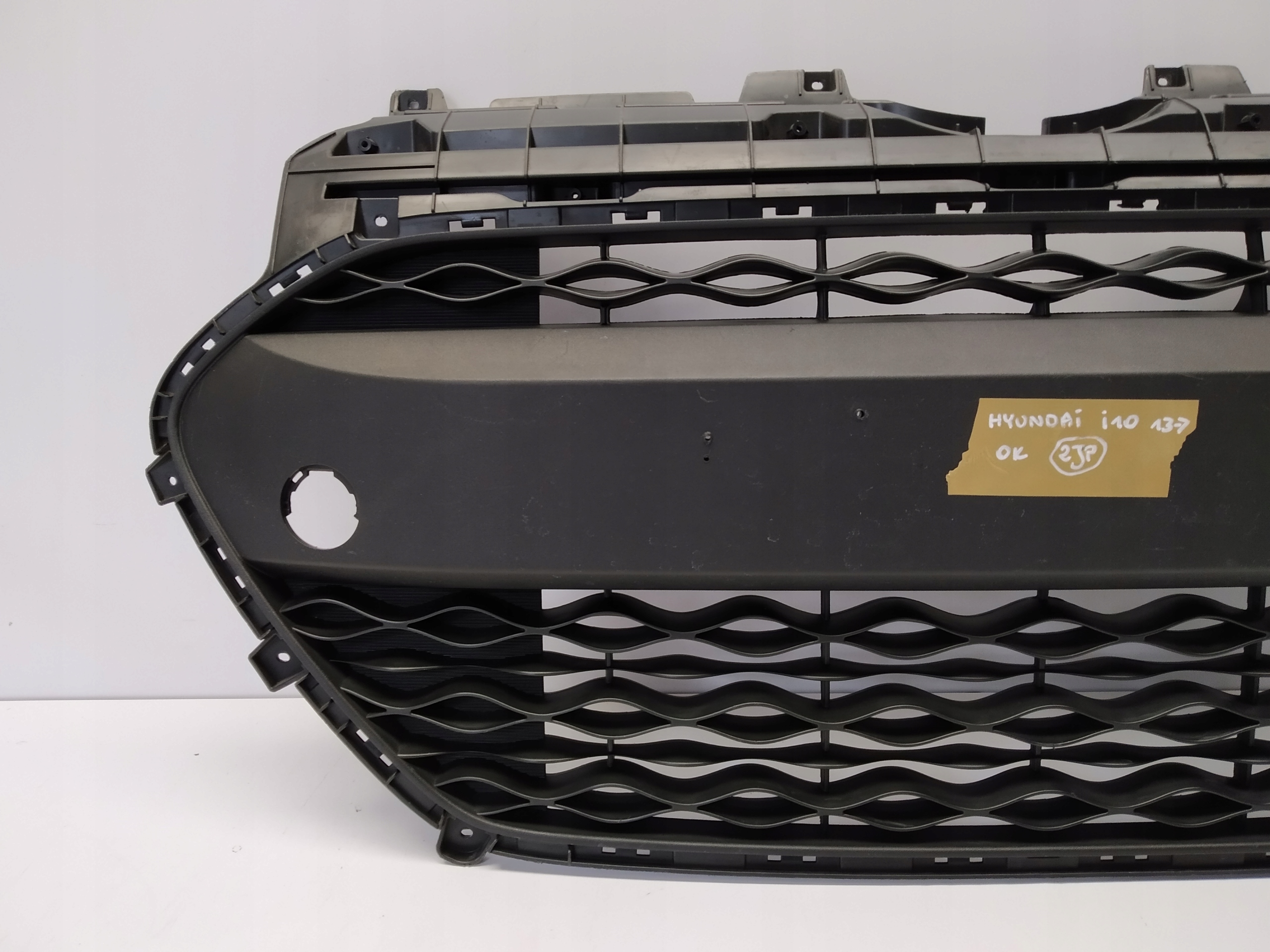 13+ Hyundai i10 II grid of a bumper front central