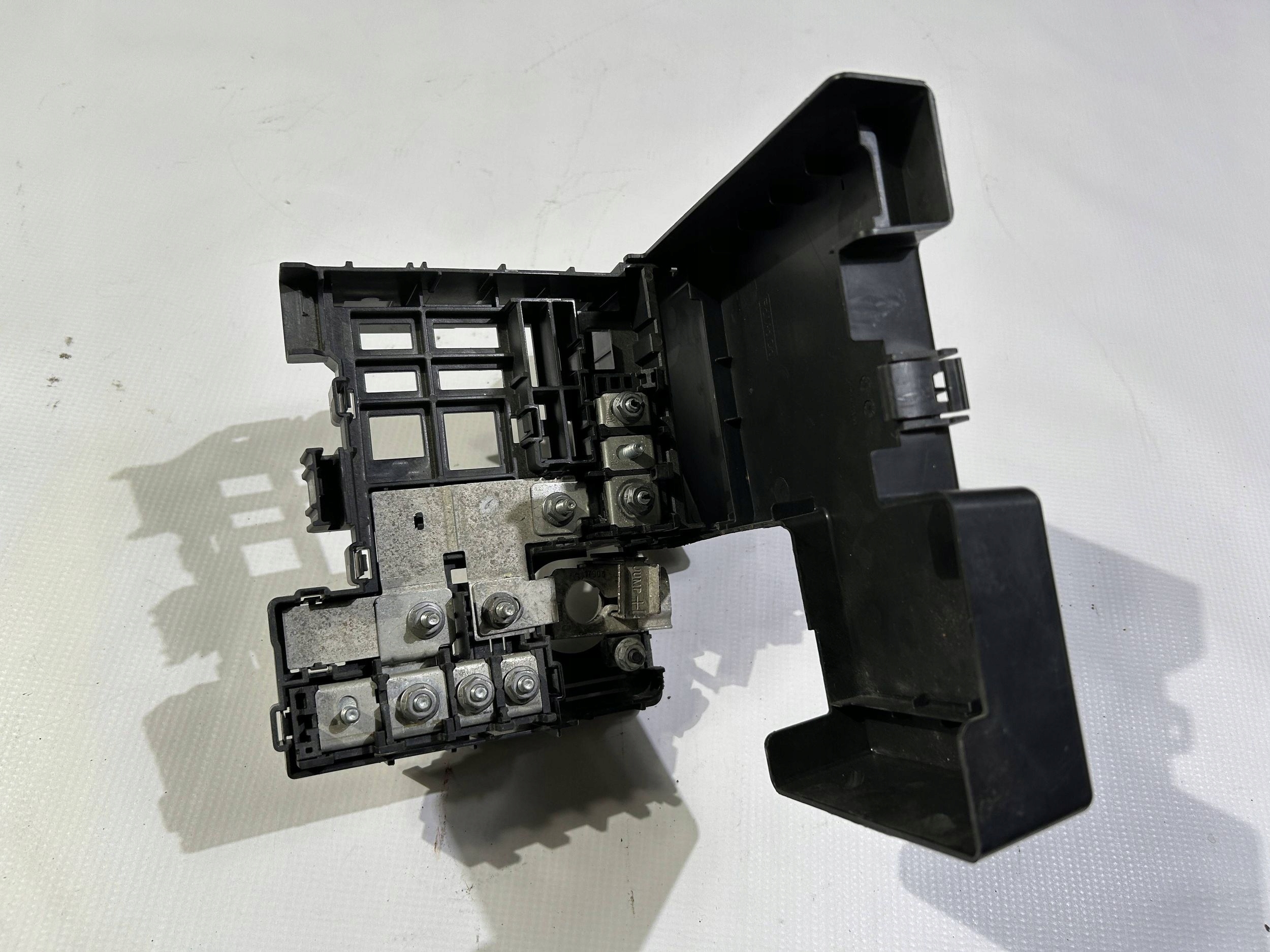 Klemme plus Kasten Ford Explorer 2020r