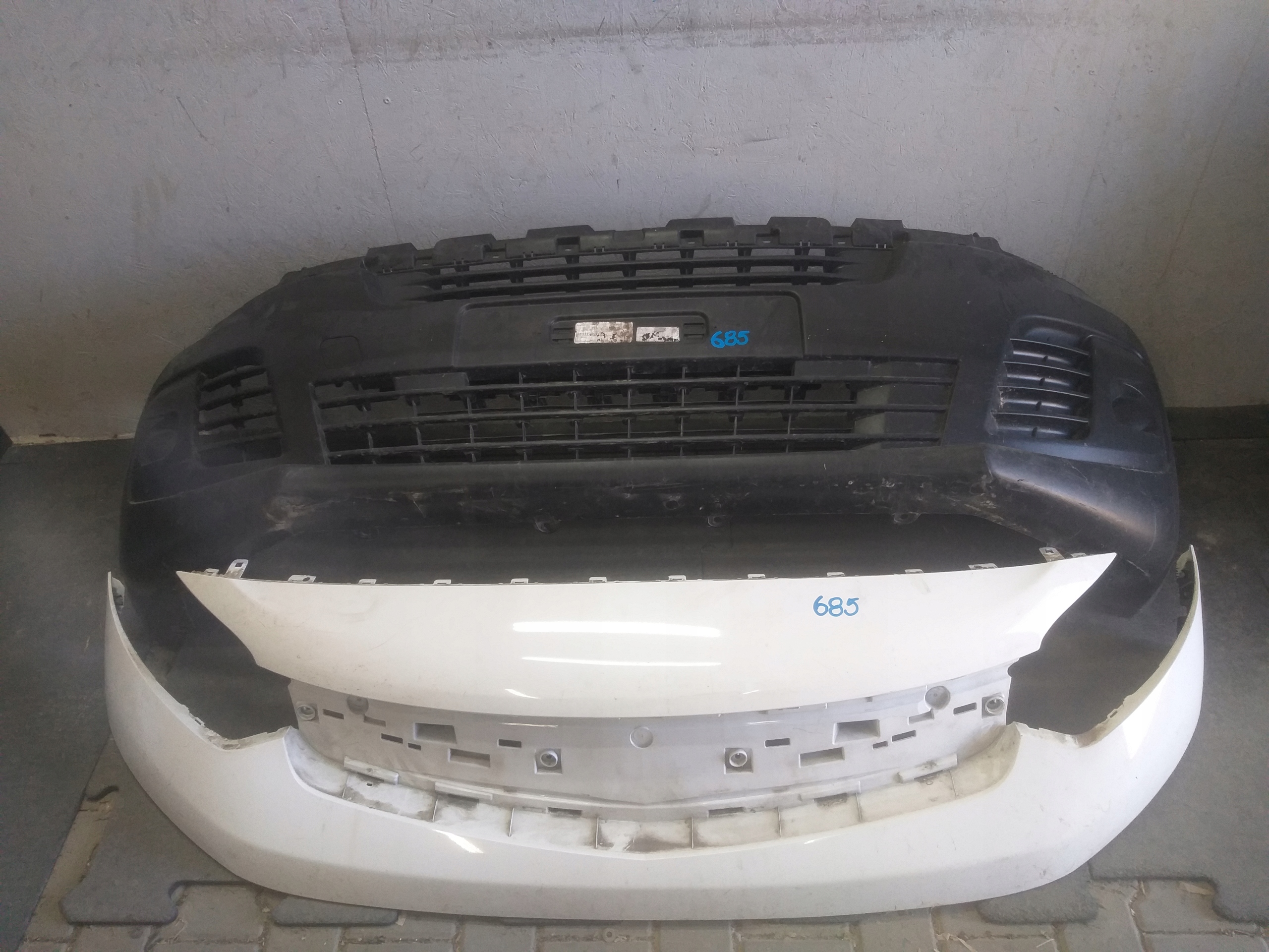 bumper front OPEL ZAFIRA LIFE VIVARO C
