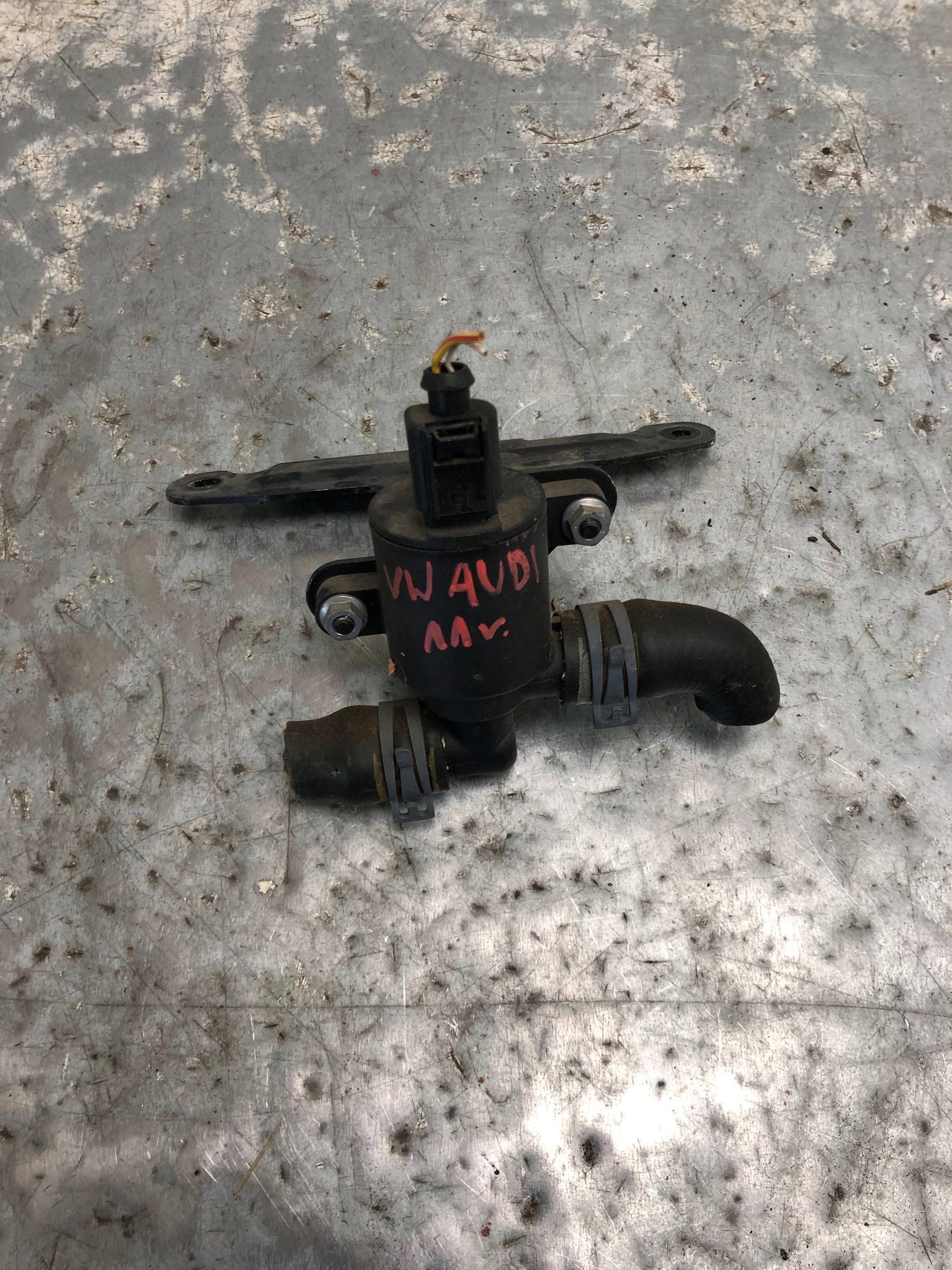 dodatna pumpa vode AUDI A4 B8 4H0121671B 8K0819263B