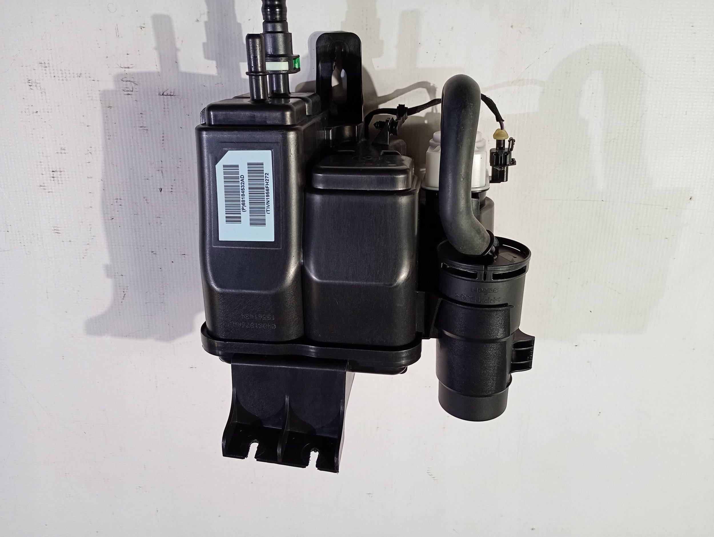 karbonski filter oparow goriva Chrysler Pacifica 2017