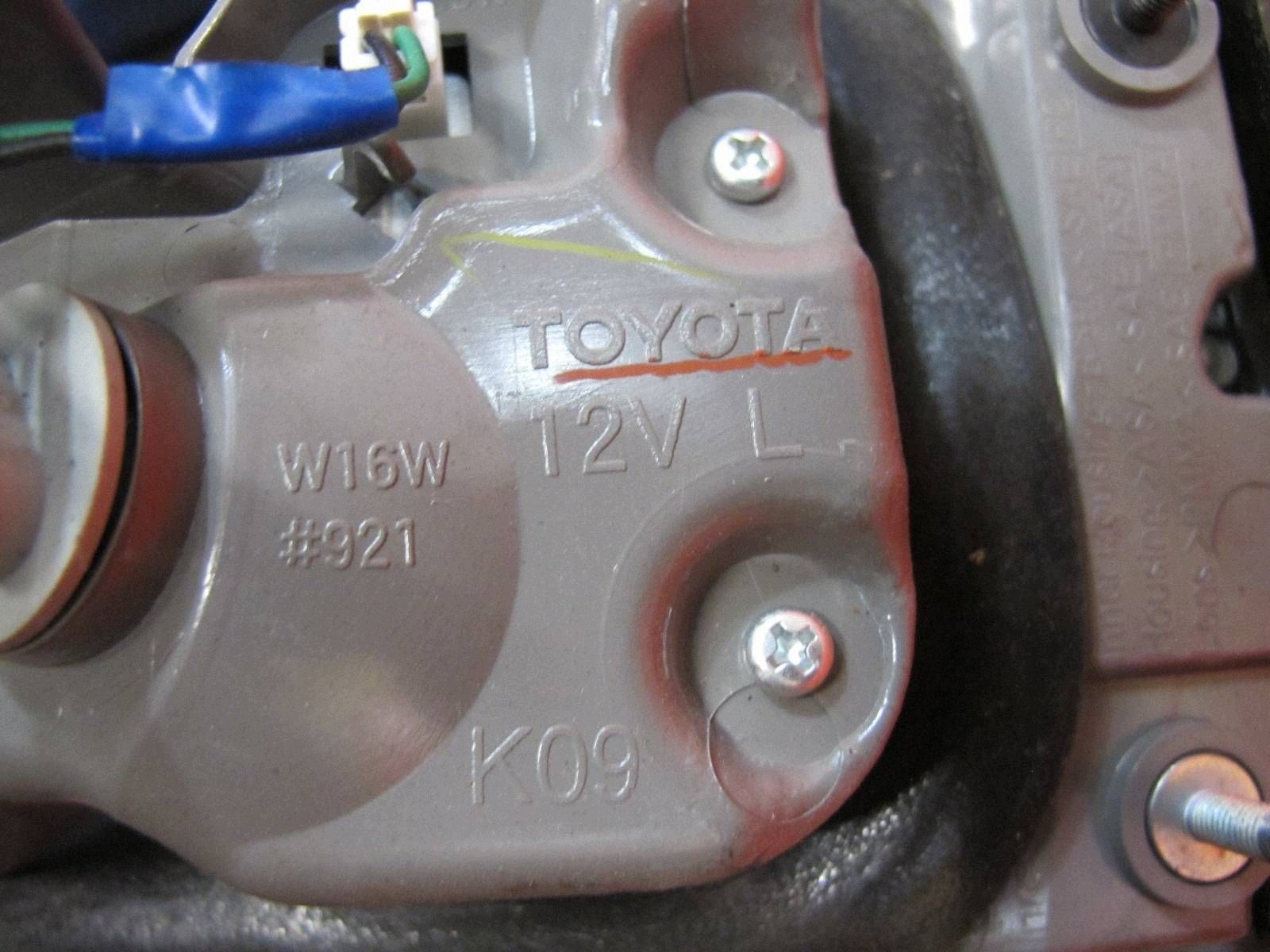 LEXUS IS II E2 05-09 Berline Feux phare Gauche Arrière du capot ANG