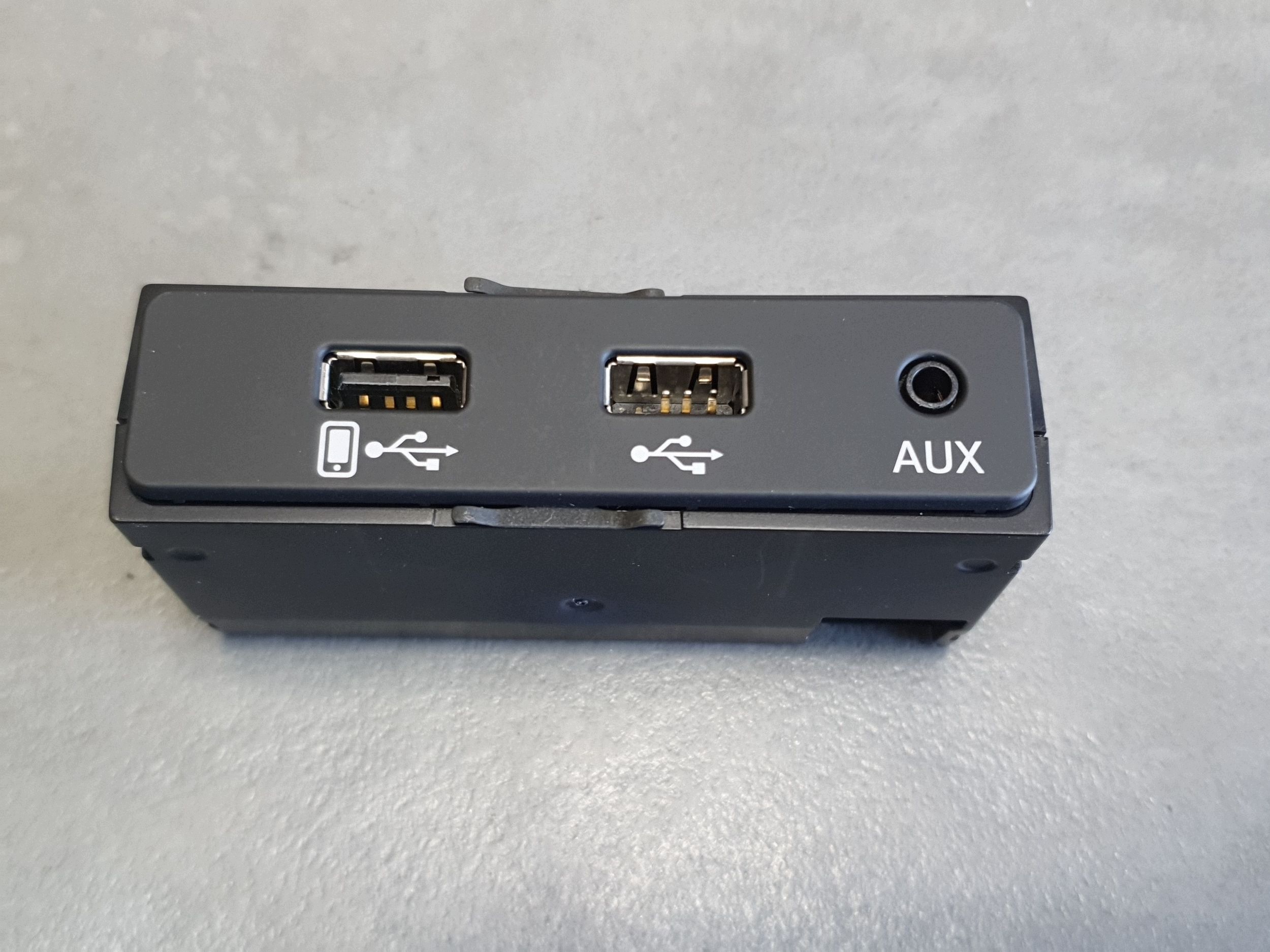 Audi Q7 4M adapter USB 4M0035736
