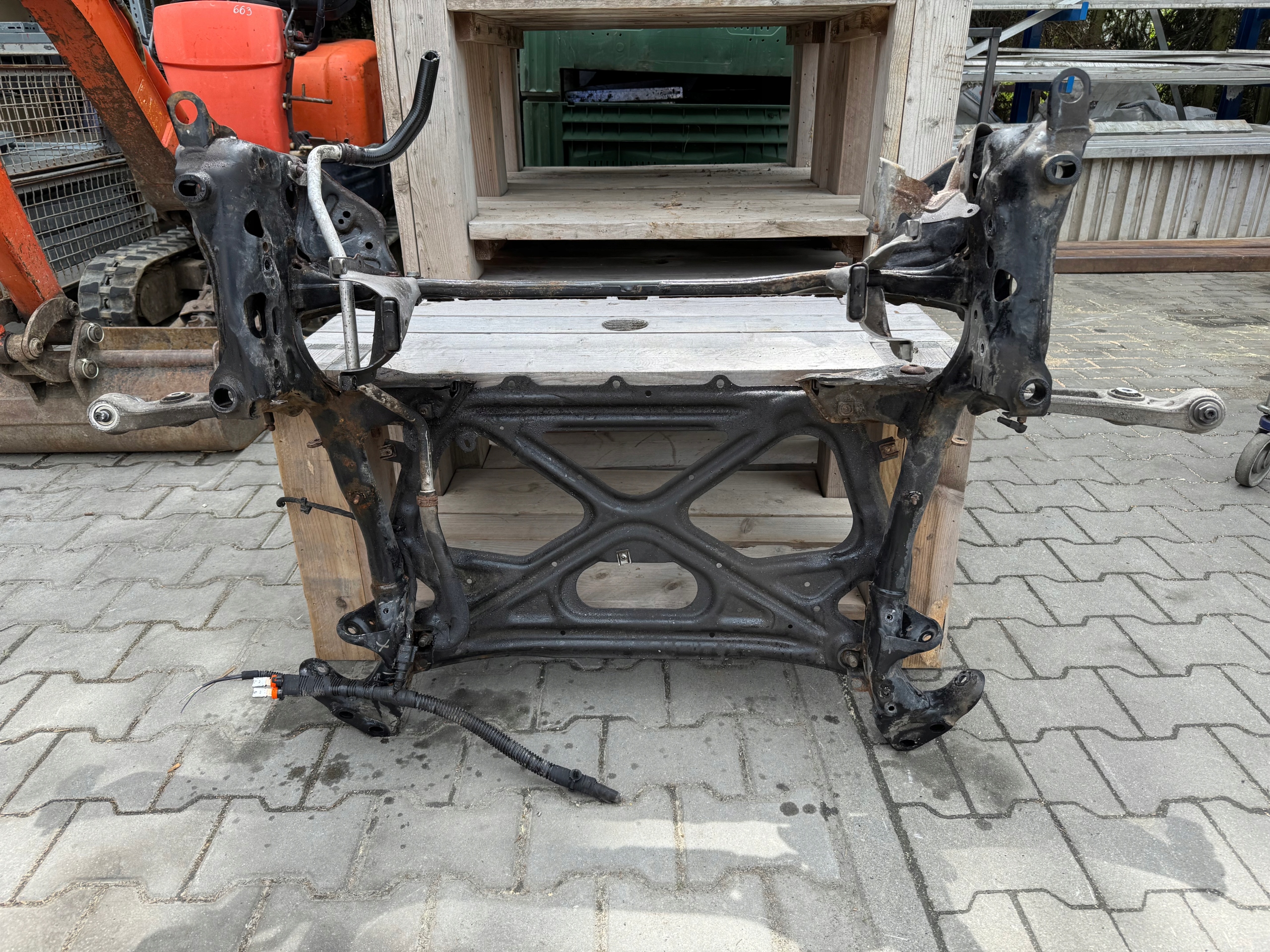 AUDI A6 C7 subframe TRAWERSA front axle beam