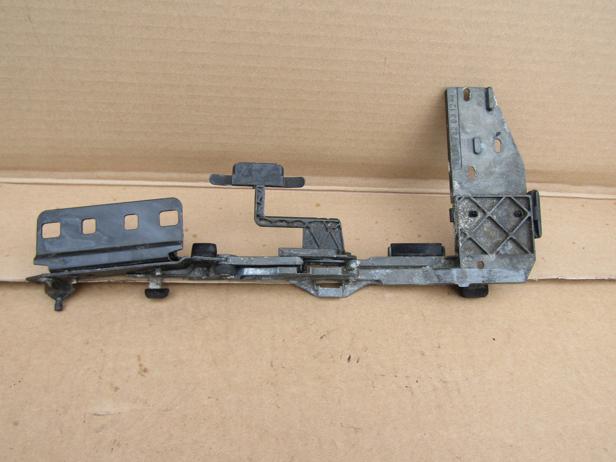 4 MERCEDES W124 SZYBERDACH PROWADNICA LEWA