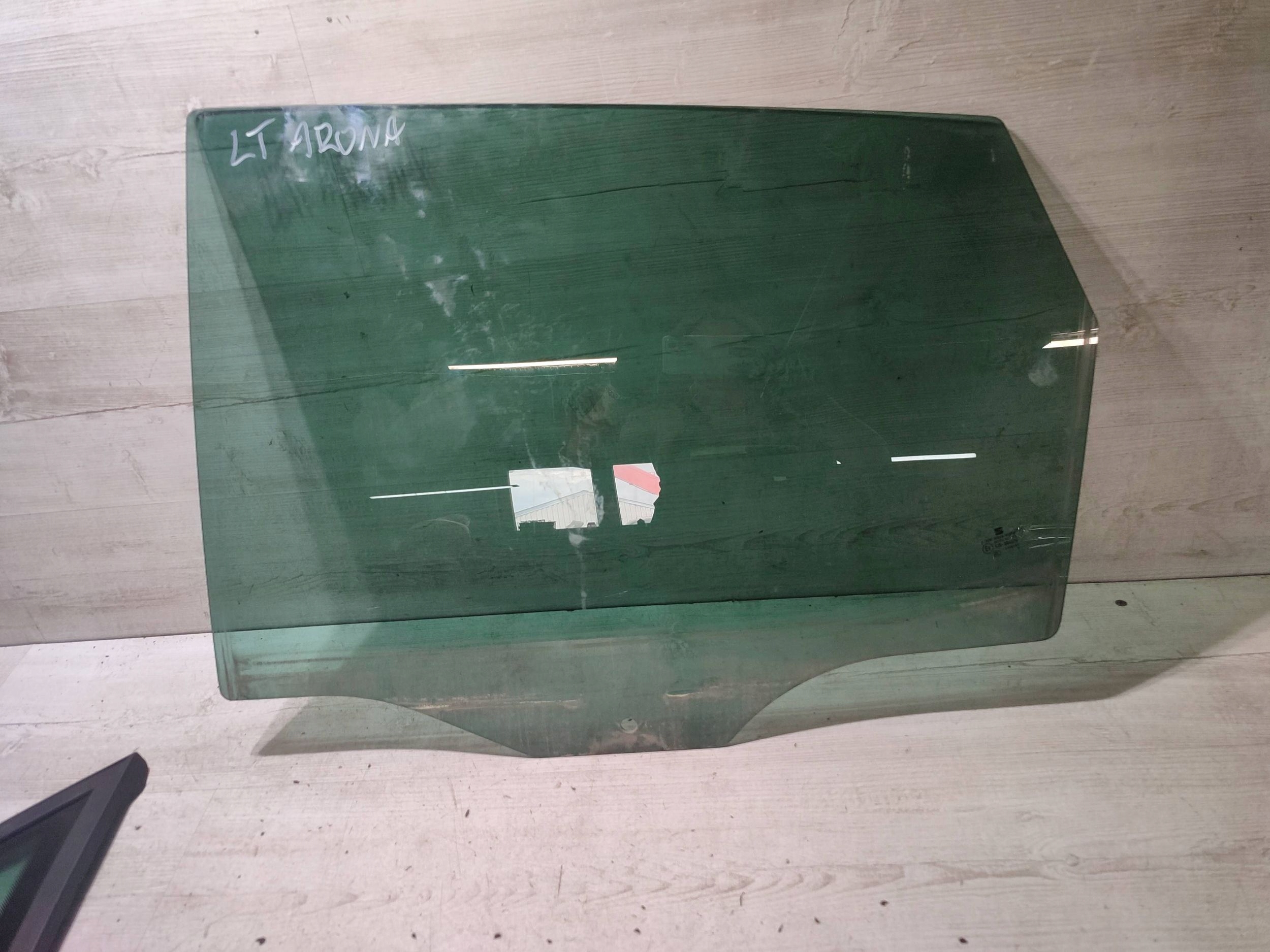 Seat Arona 2019 rear part side left window door tylnych
