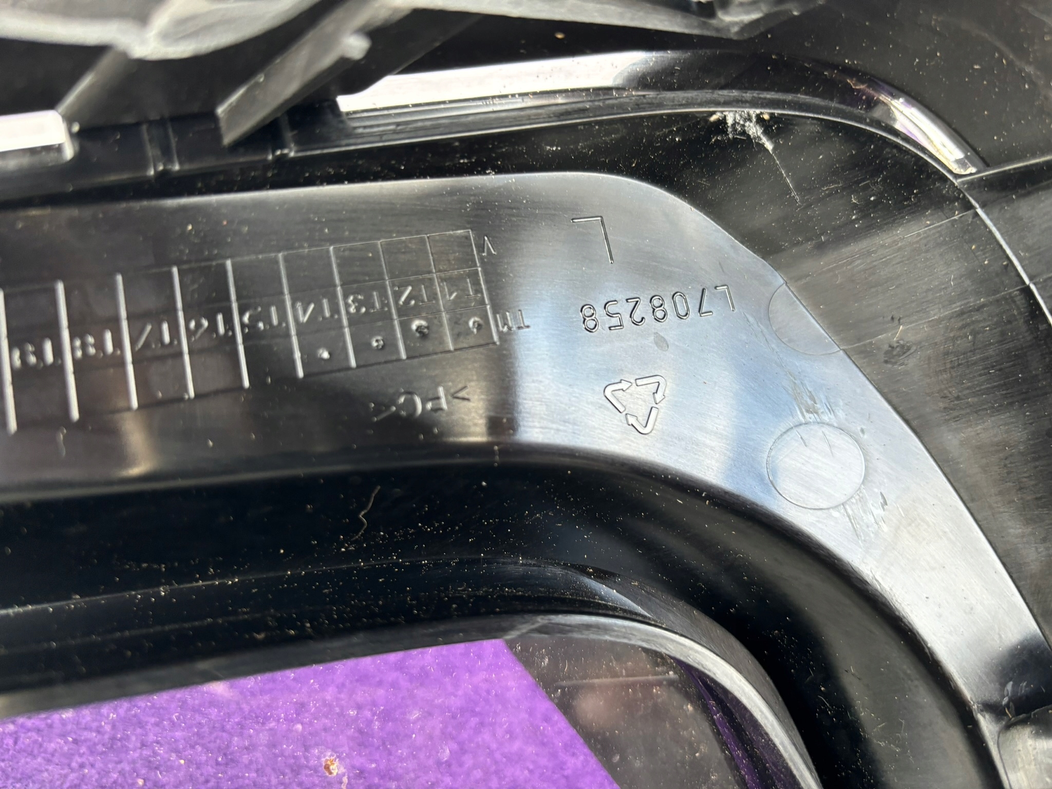 JEEP AVENGER left light front KLOSZ SZKLO bracket L708258 K73/113