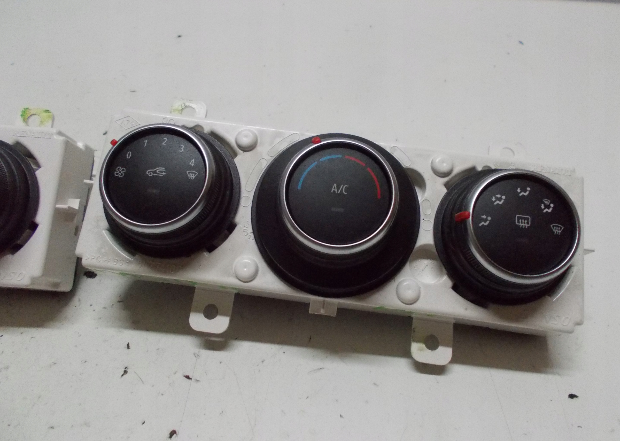 RENAULT MASTER III LIFT Unite commande clima 275106521R