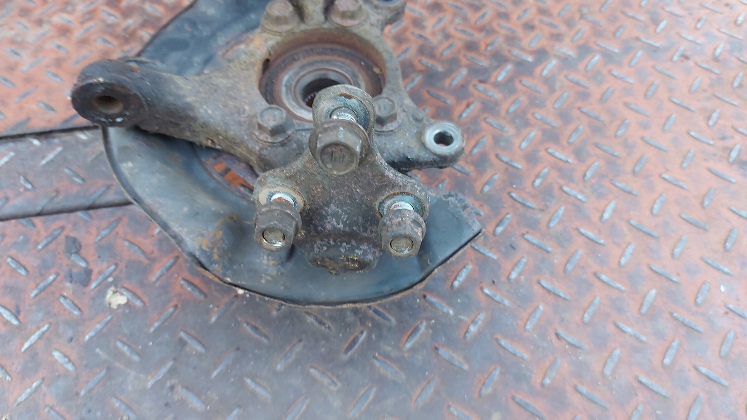 otoč čepu levá levý předek TOYOTA RAV4 III 2,2 177KM 05