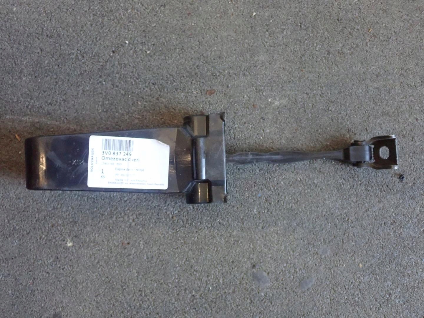limiter door front SKODA SUPERB III 2015- 3V