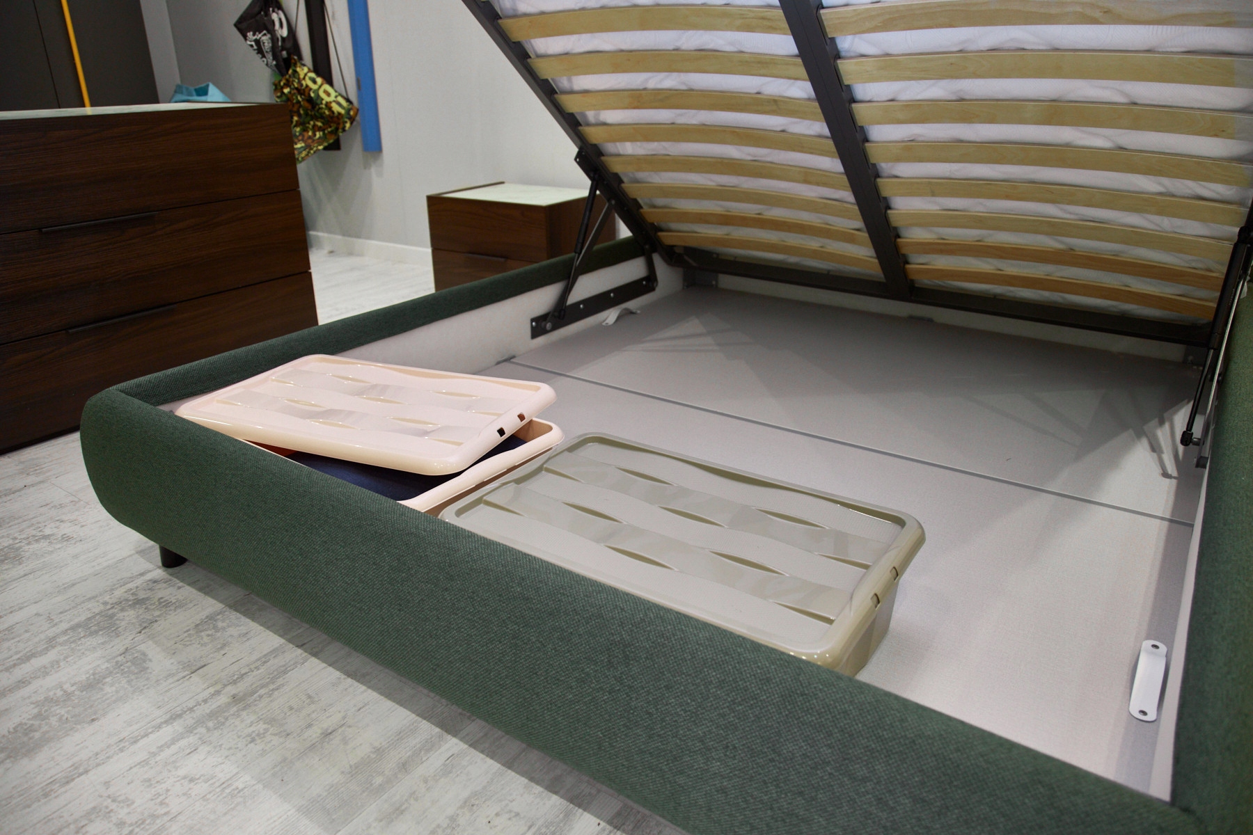 POJEMNIK DO PRZECHOWYWANIA DO DOMU GARAŻU NARZĘDZI ZABAWEK NA KÓŁKACH 60L Marka inna