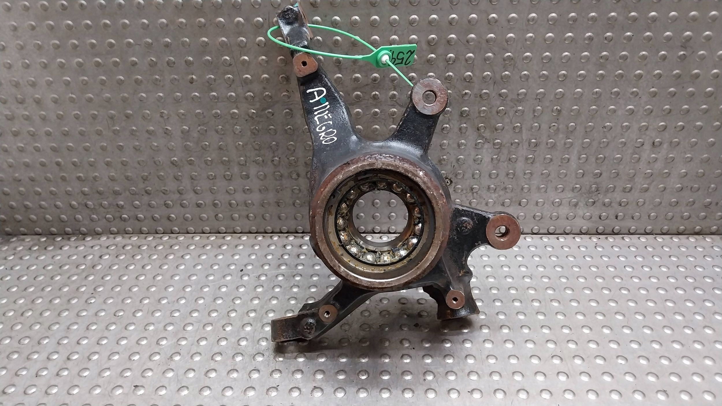 otoč čepu pravý předek 6761576 BMW X5 E53