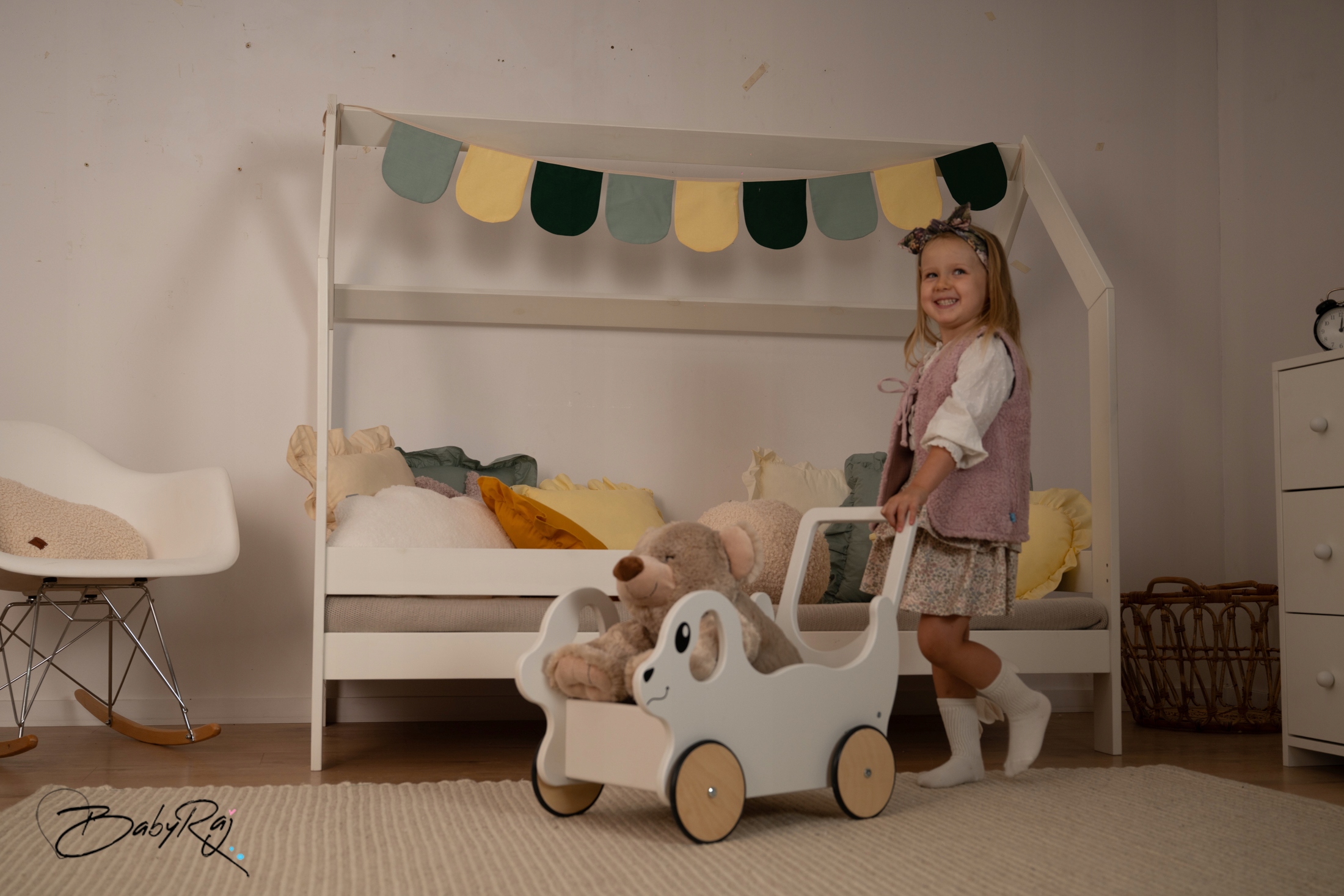 Jeździk , pchacz pojemnik wózek na zabawki - auto beż Wiek dziecka 9 m +