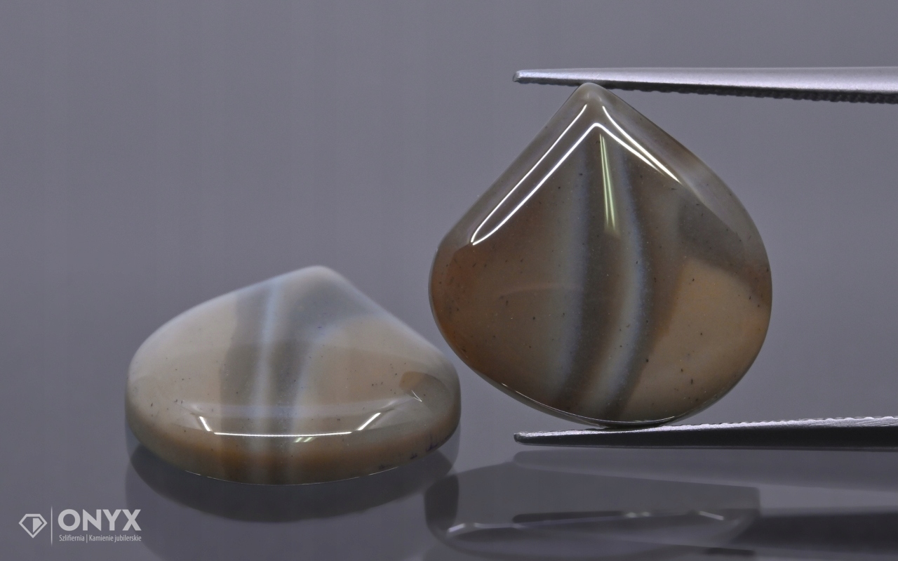 Křemík pruhovaný nízký kabošon Pár nepravidelný 15,5x15,5 mm