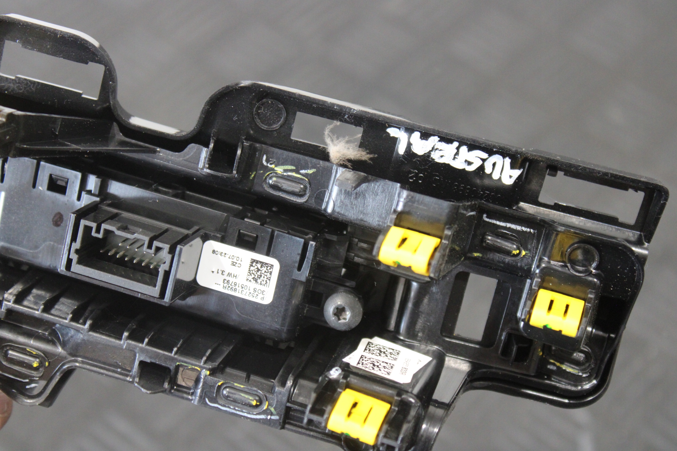 BOUTON COMMANDES CONSOLE RENAULT AUSTRAL 252731892R