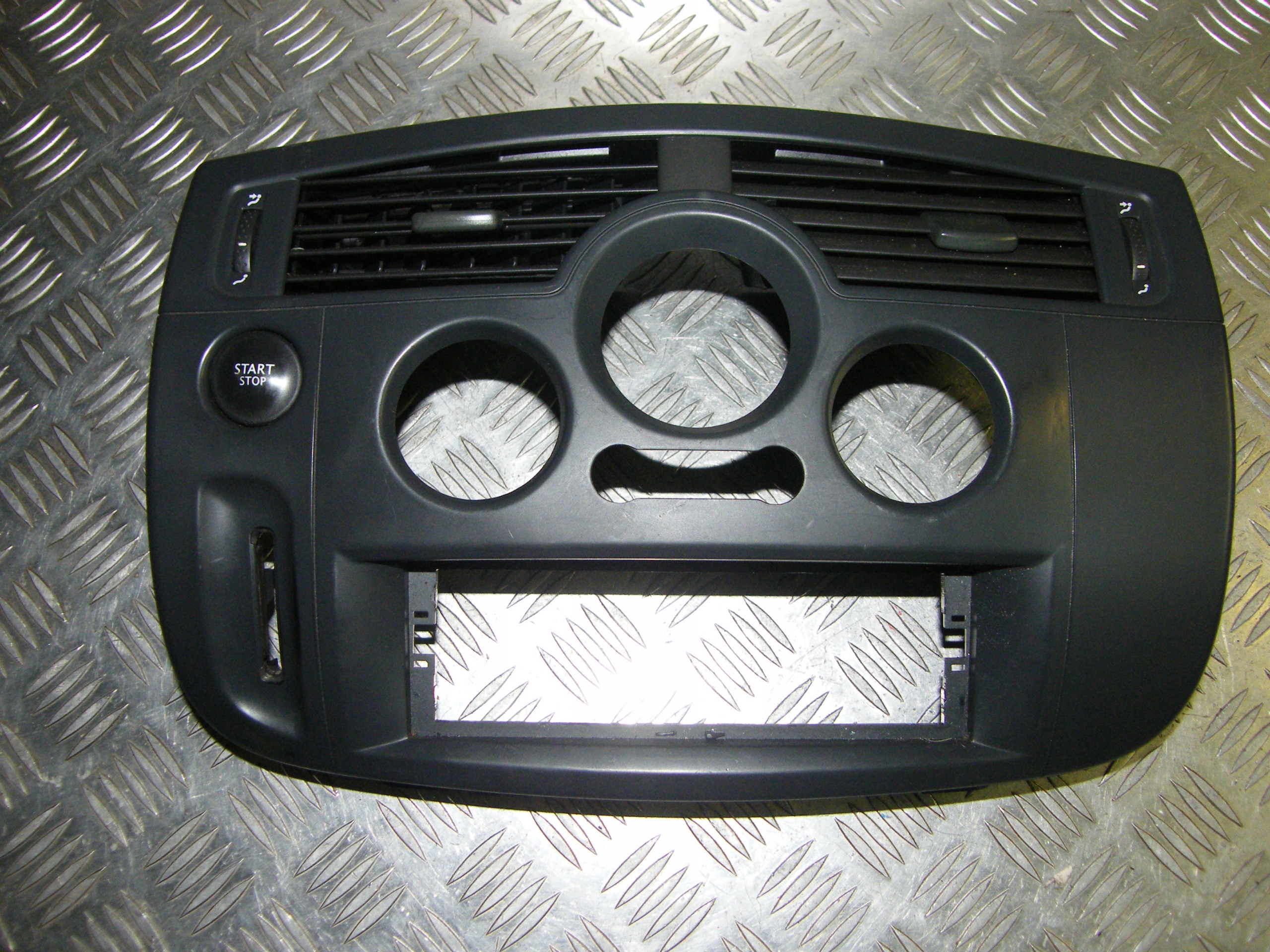 ПАНЕЛЬ РАМКА ВЕНТИЛЯЦИОННАЯ РЕШЕТКА СРЕДНЯЯ SCENIC II