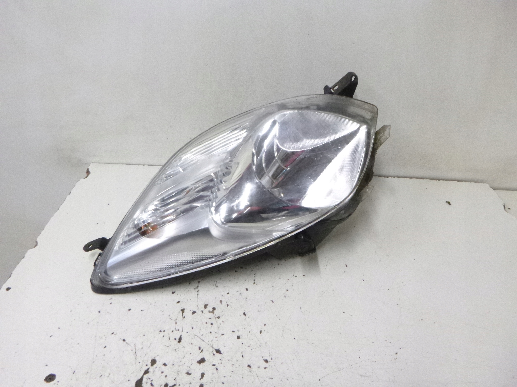 light right front Toyota Yaris II 2007r.