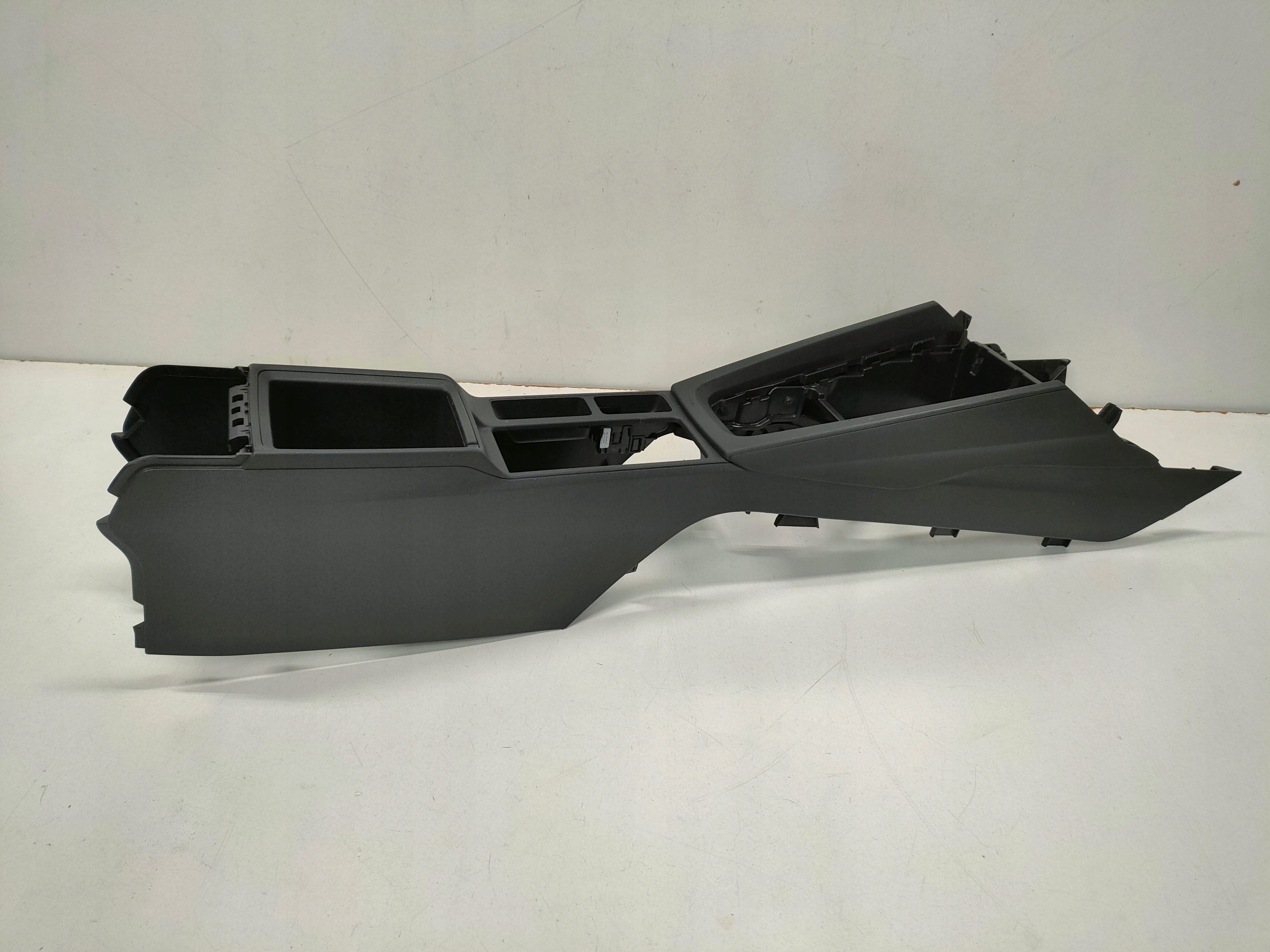 SKODA OCTAVIA 4 IV 5E3 тунель середина защита 5E4863241B 5E4863243A