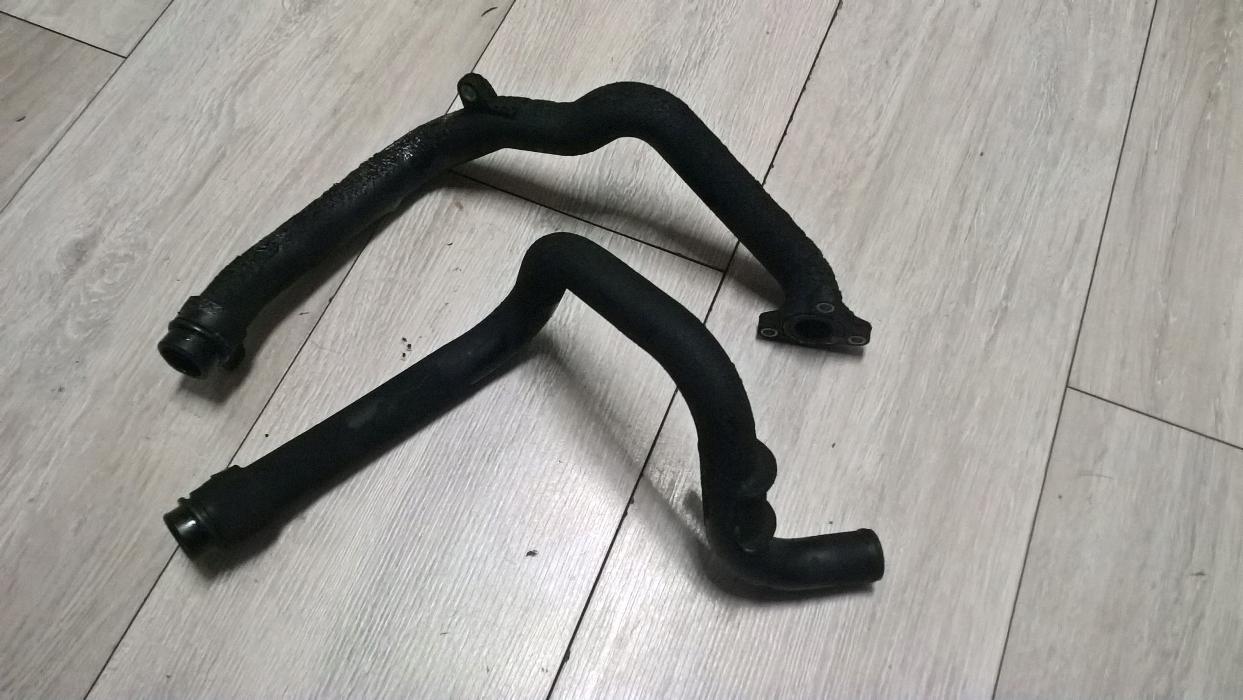 B67-12484-00 - YAMAHA MT10 R1 труба шланг водопровод RN32 RN49