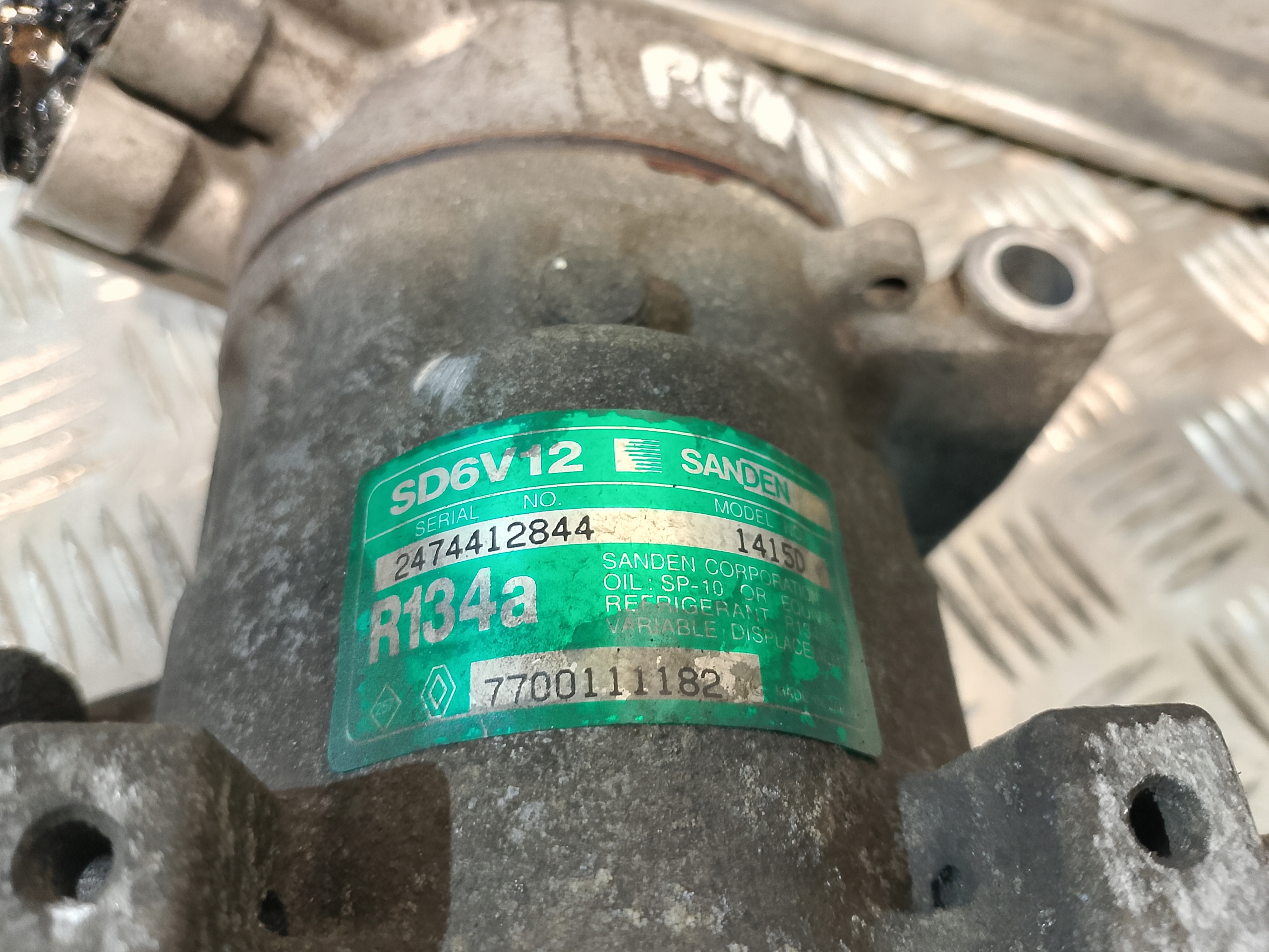 compressor compressor; of the air conditioning RENAULT CLIO II 1.2 B 7700111182