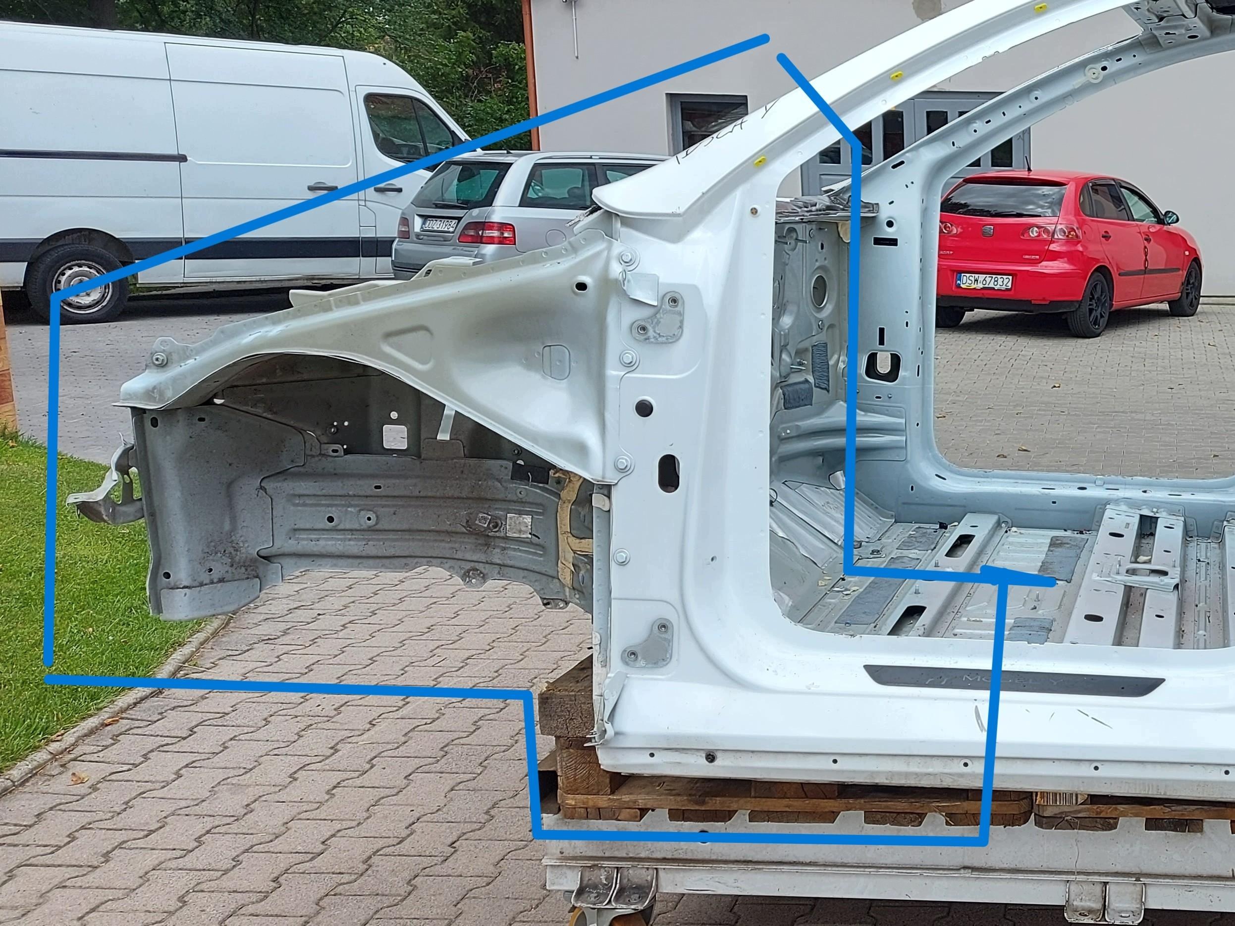 TESLA MODEL Y 2024r quarter quarter left front