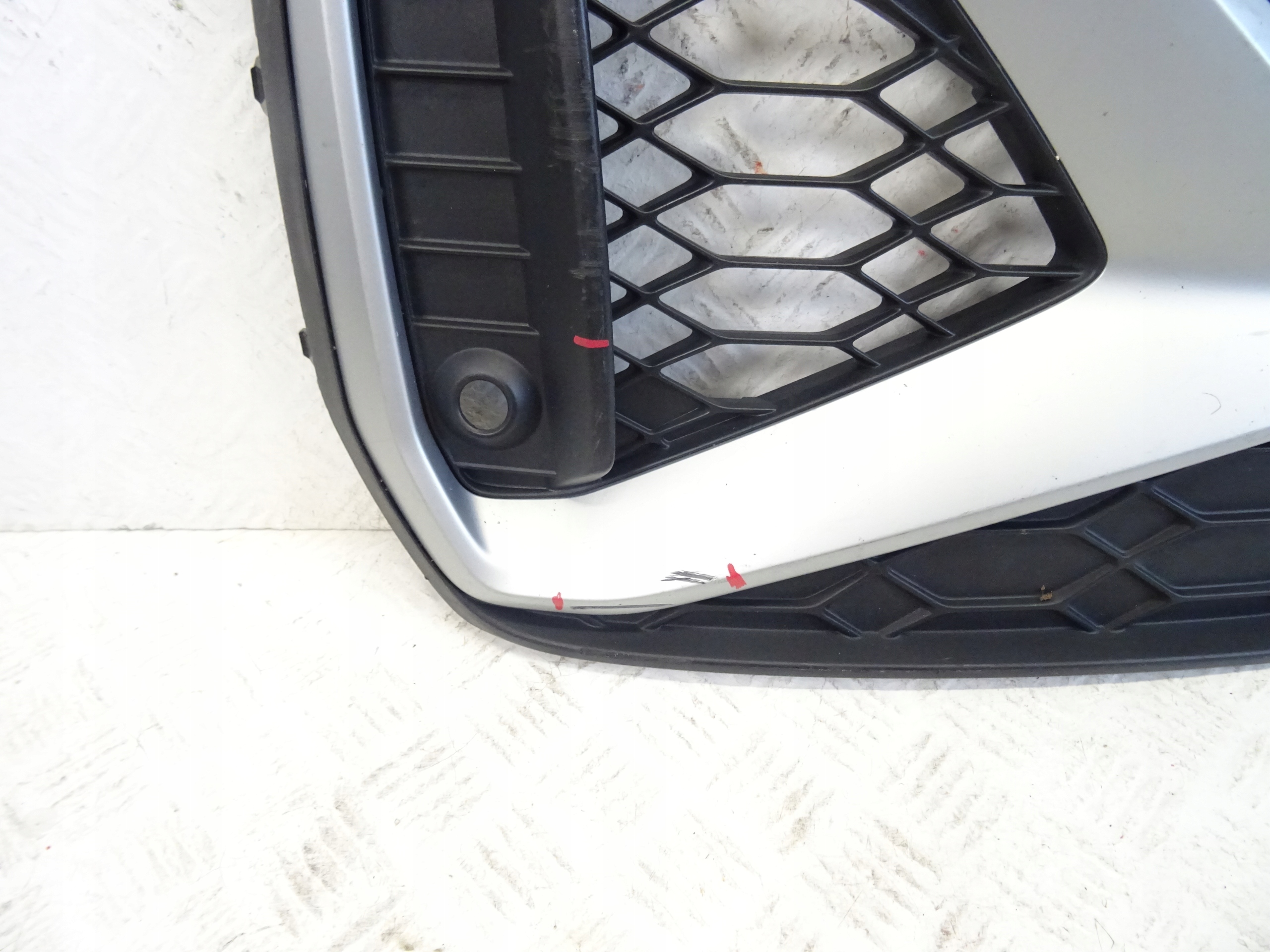 grid of a bumper front front right AUDI Q2 LIFT S-LINE 81A807682Q