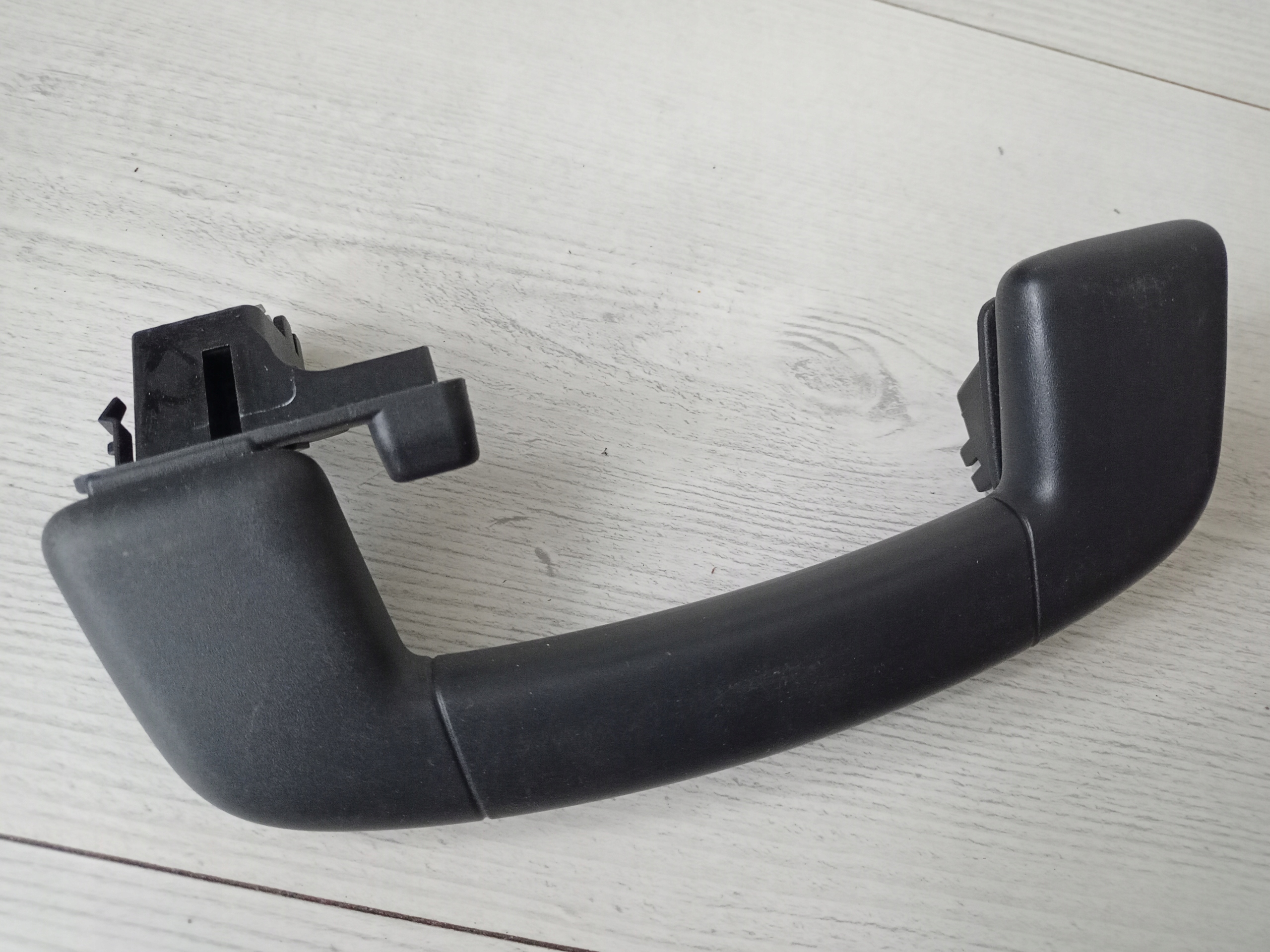 3G0857643B - TIGUAN II 5NA TARRACO РУЧКА СОФИТА ЗАДНЯЯ ЗАДНЯЯ