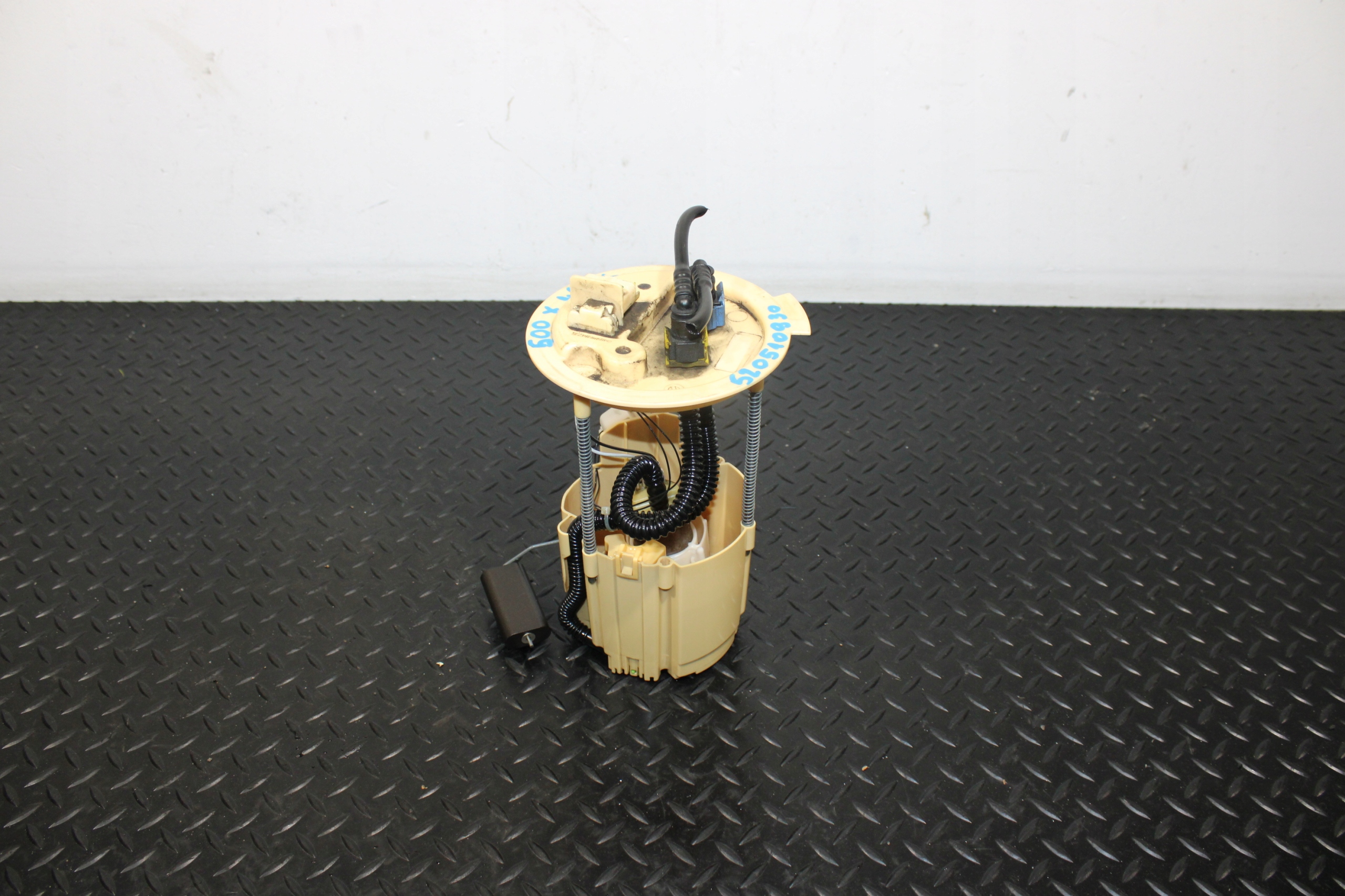 fuel pump FIAT 500X CROSS 00520510930