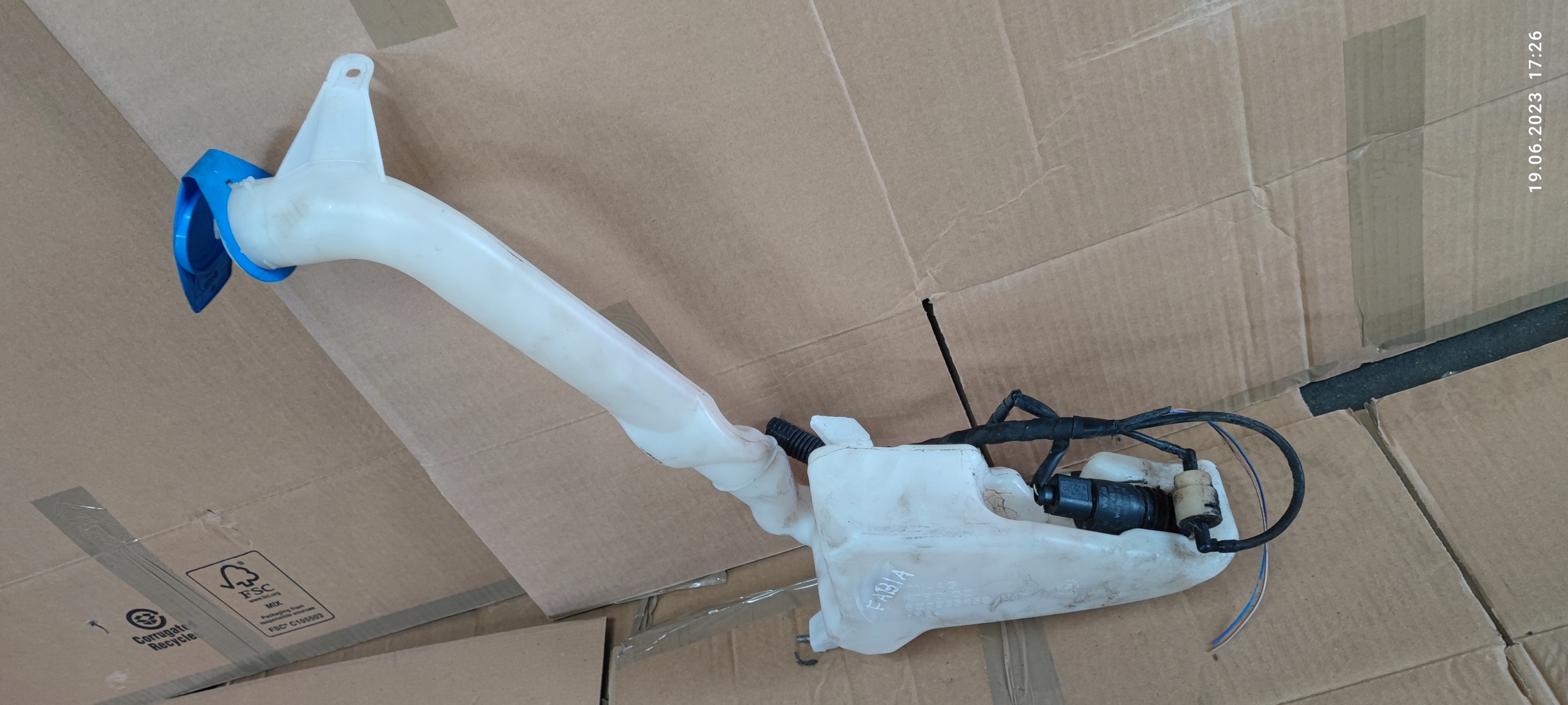 SKODA FABIA washer fluid tank Z with the sensor