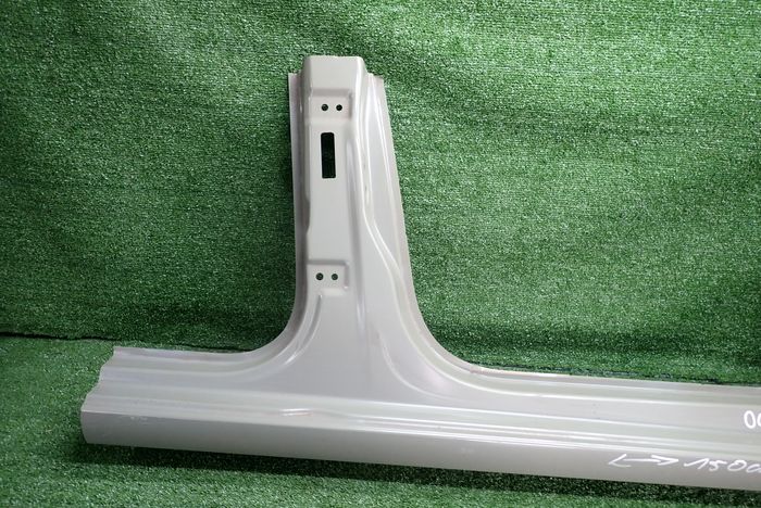 SKODA OCTAVIA III threshold right front