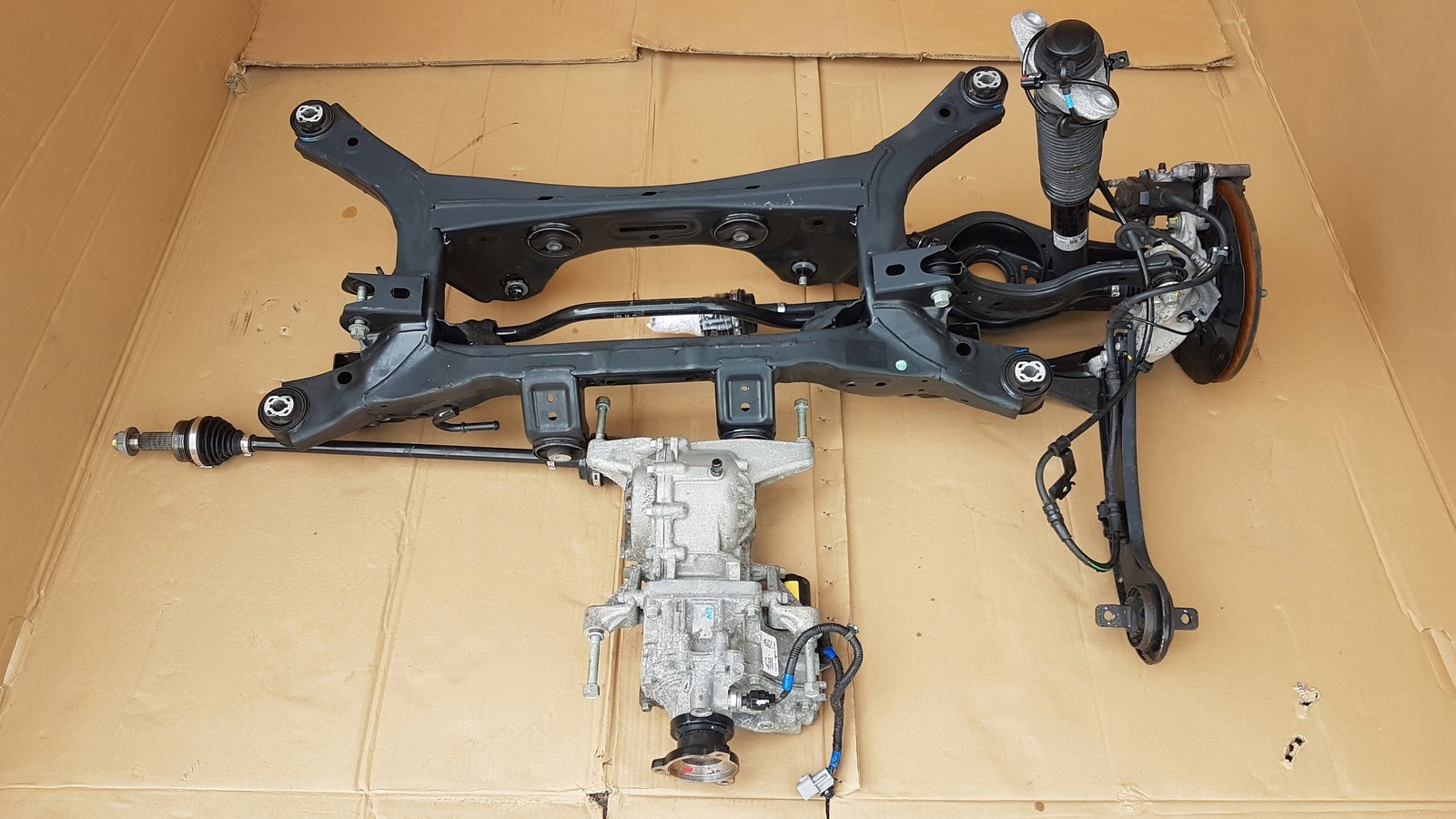 TYLNE LEWE ZAWIESZENIE BELKA WOZEK TUCSON 2021 R