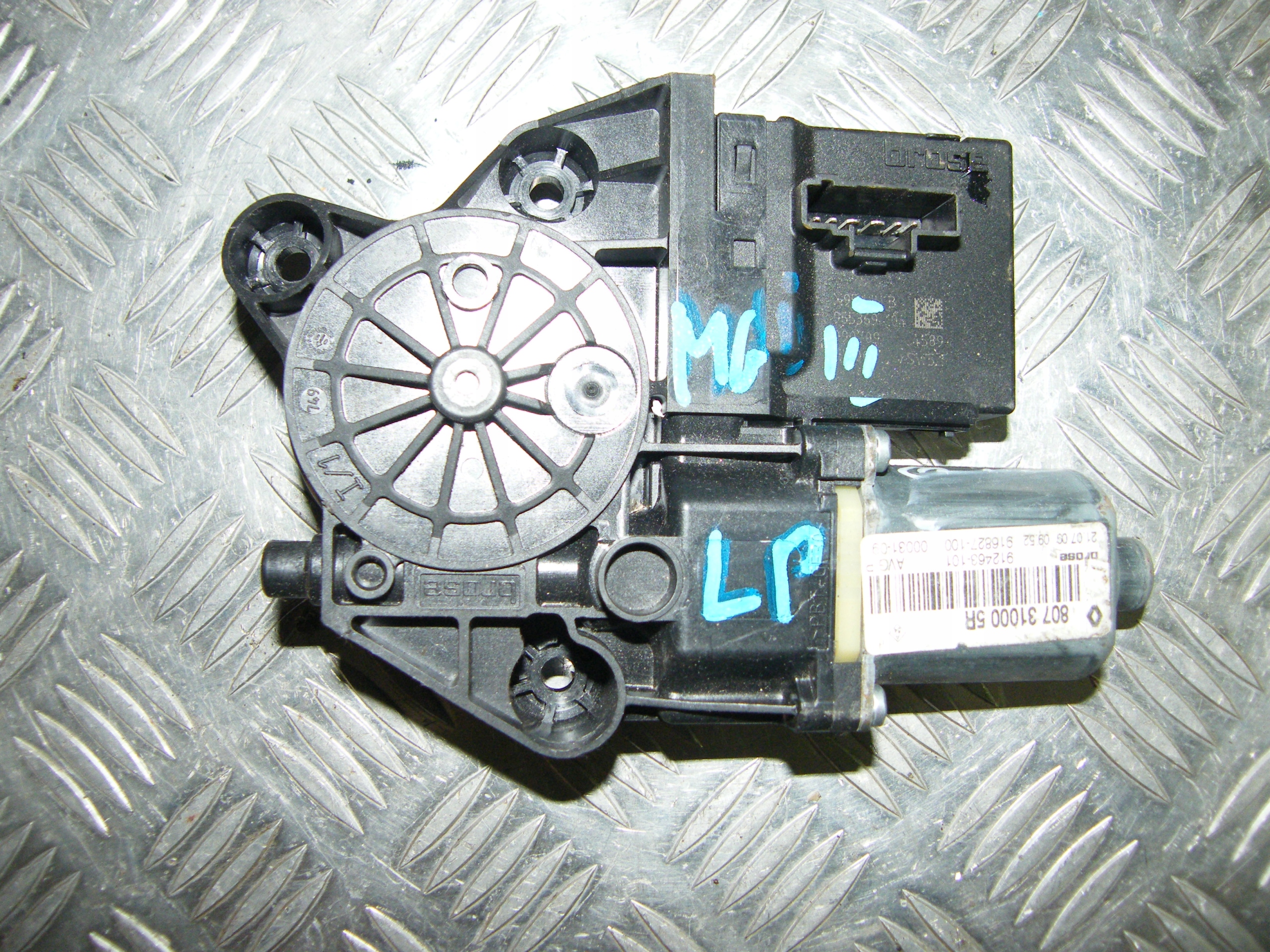 SILNICZEK SZYBY LEWY PRZÓD RENAULT MEGANE III 807310005R