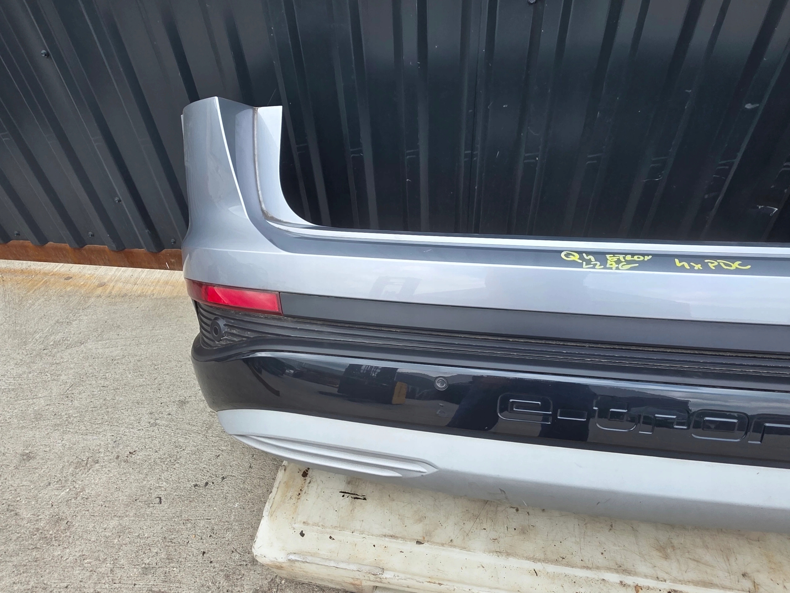 bumper rear part AUDI Q4 E-TRON SPORTBACK LZ7G 4XPDC complete !!!