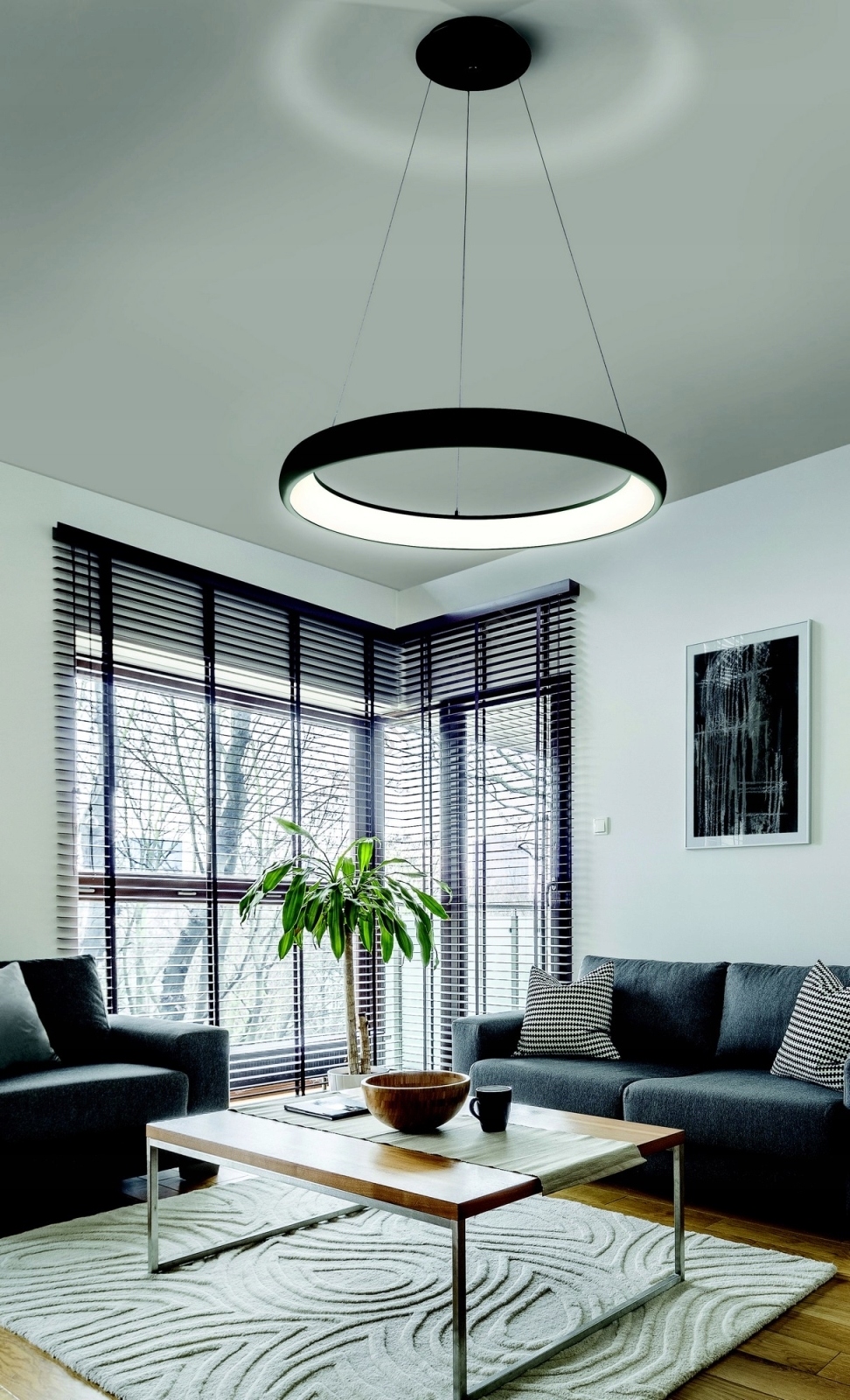 Reprezentativní lampa nad rohem v obývacím pokoji s dálkovým ovládáním Antonio Led