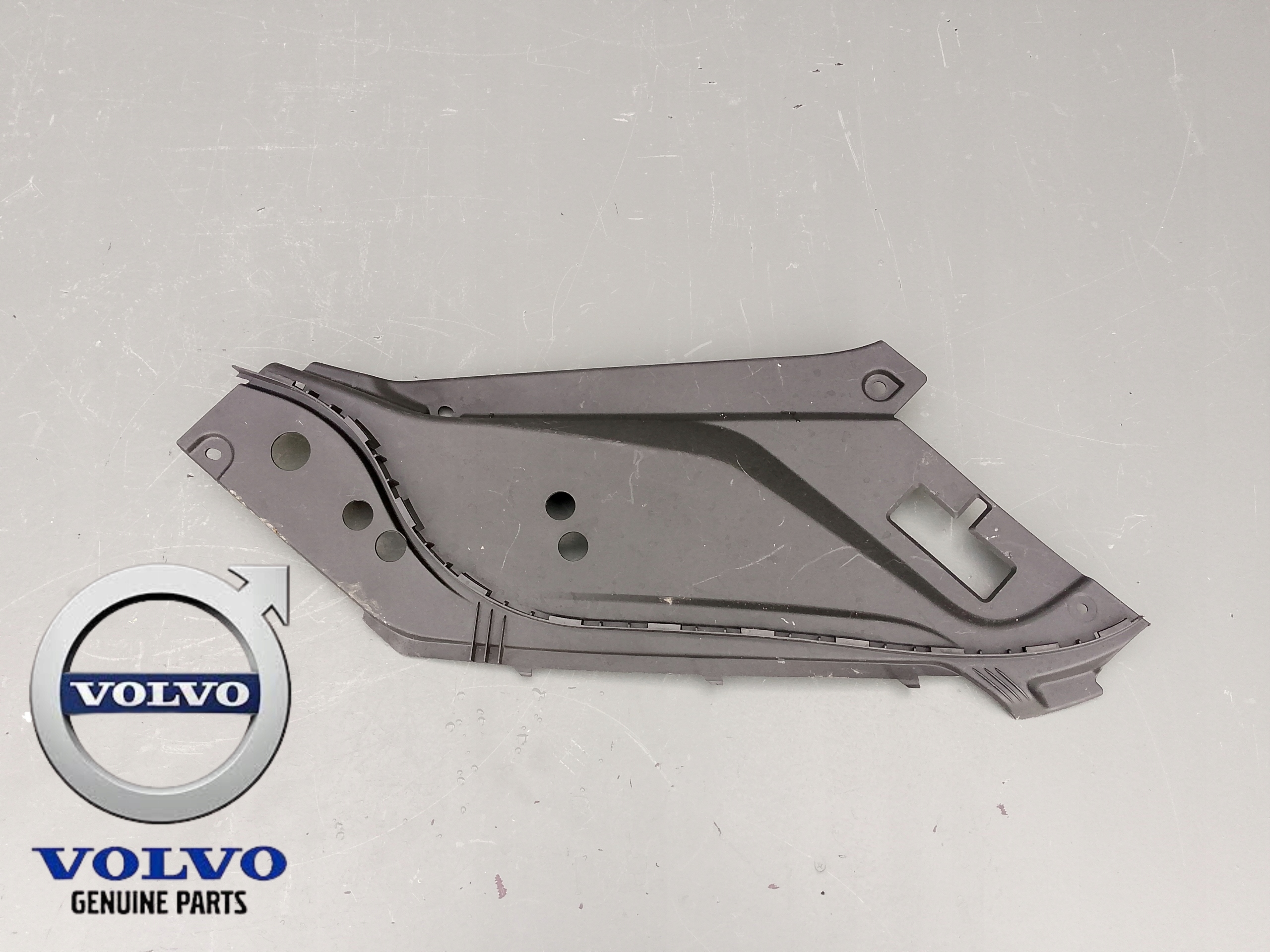 VOLVO XC90 II OSŁONA PASA PRZEDNIEGO PRAWA 31442734 ÷