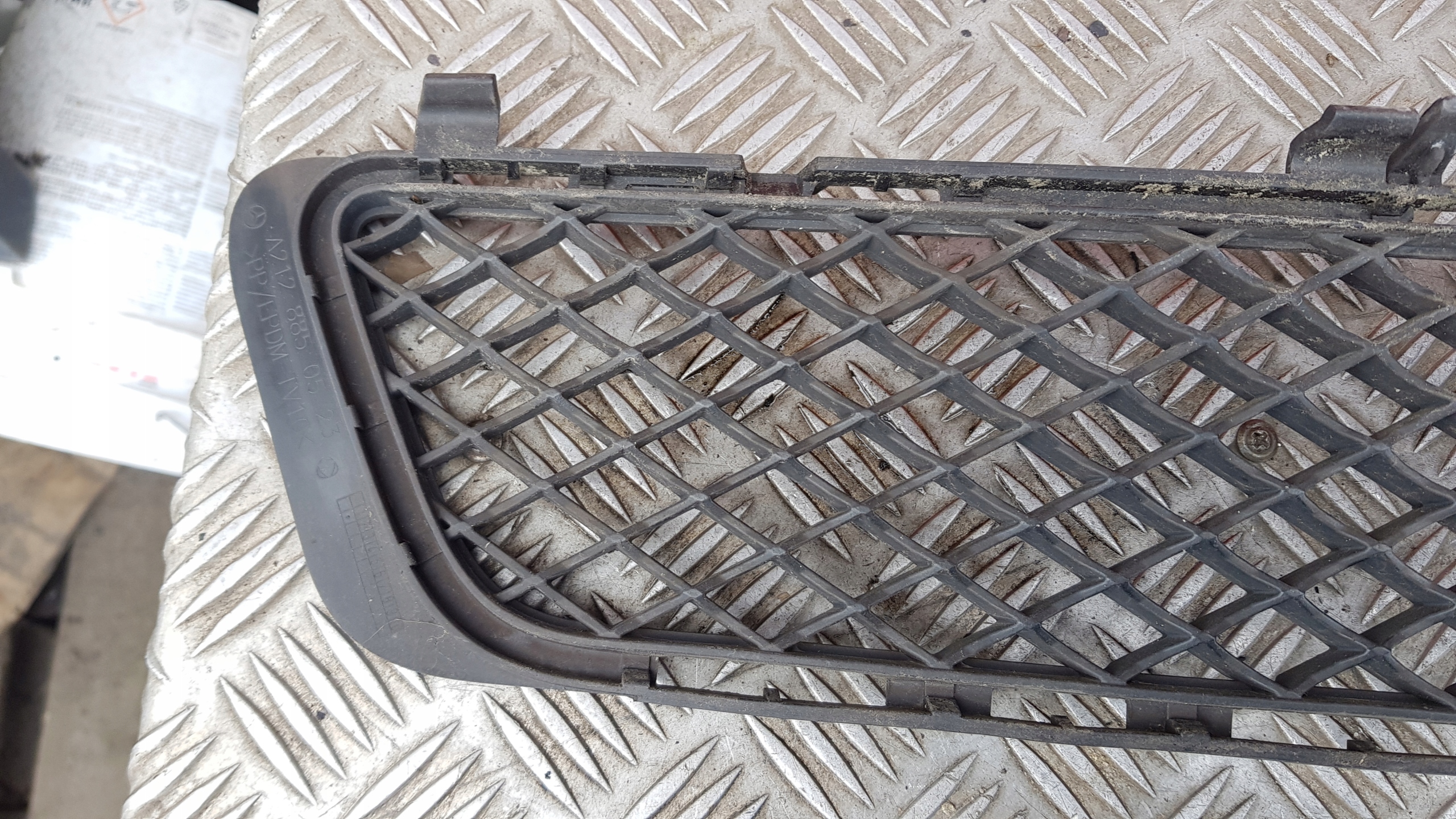 MERCEDES W212 grid of a bumper front
