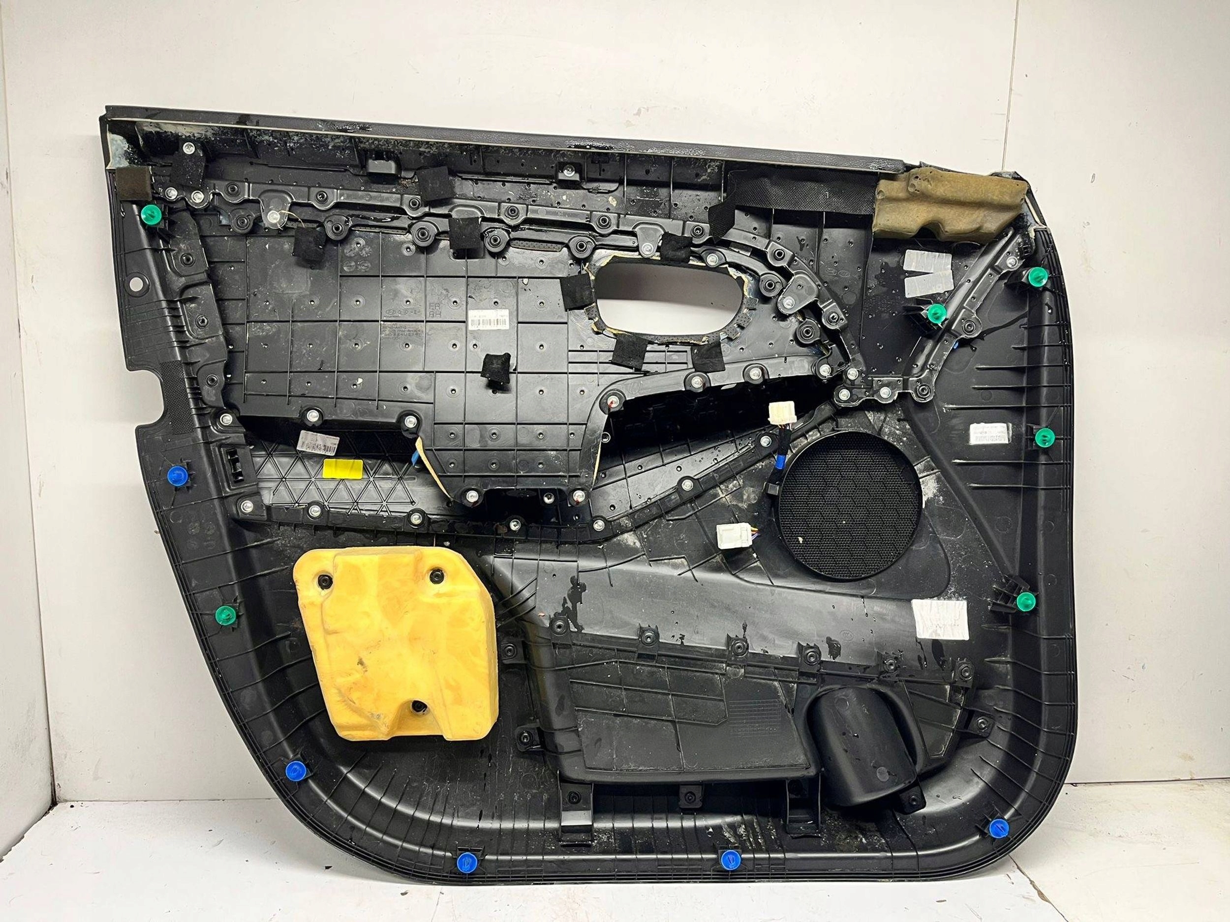 KIA CARENS IV upholstery side door right front 2013