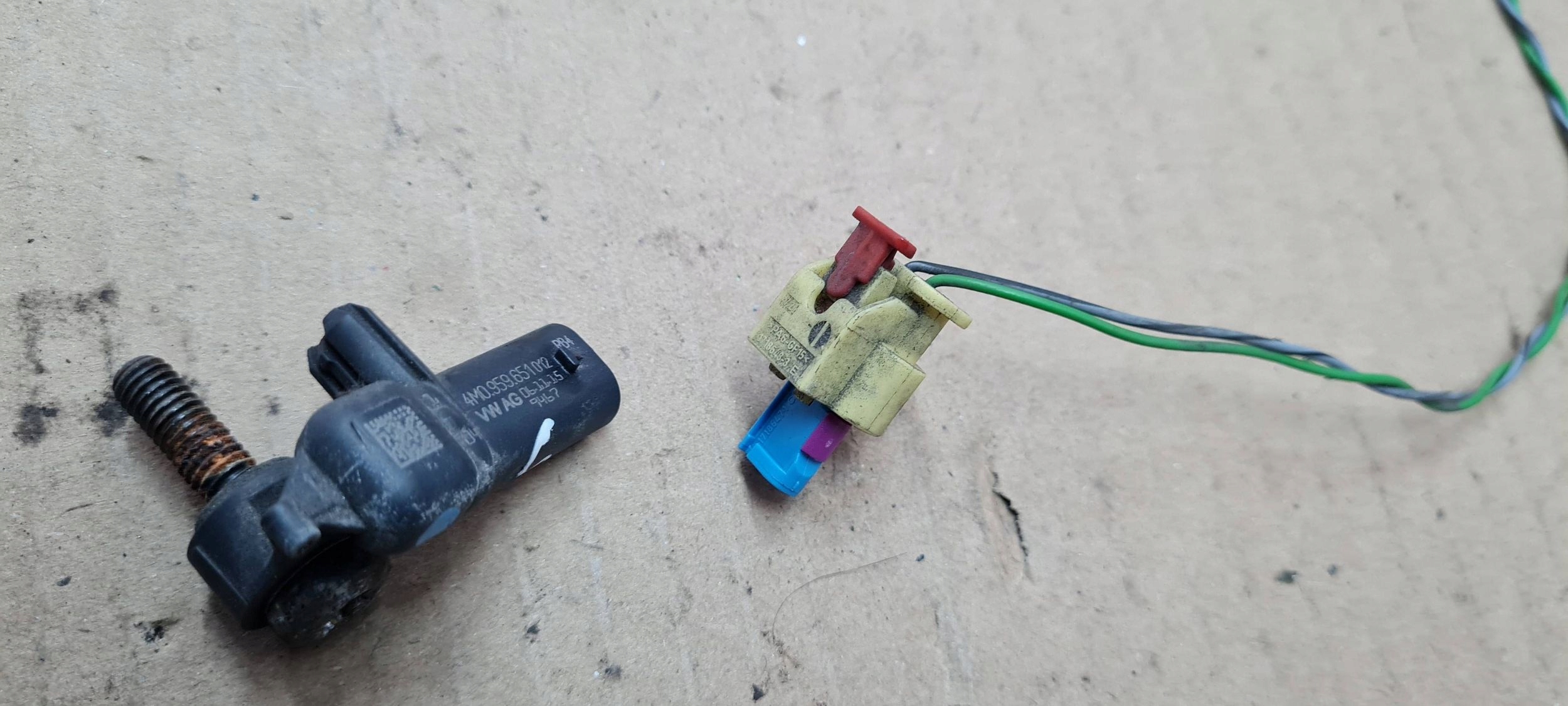 A4 B9 8W impact sensor connecting spoiler 4M0959651 A5 8W Q7 4M Q5 80A